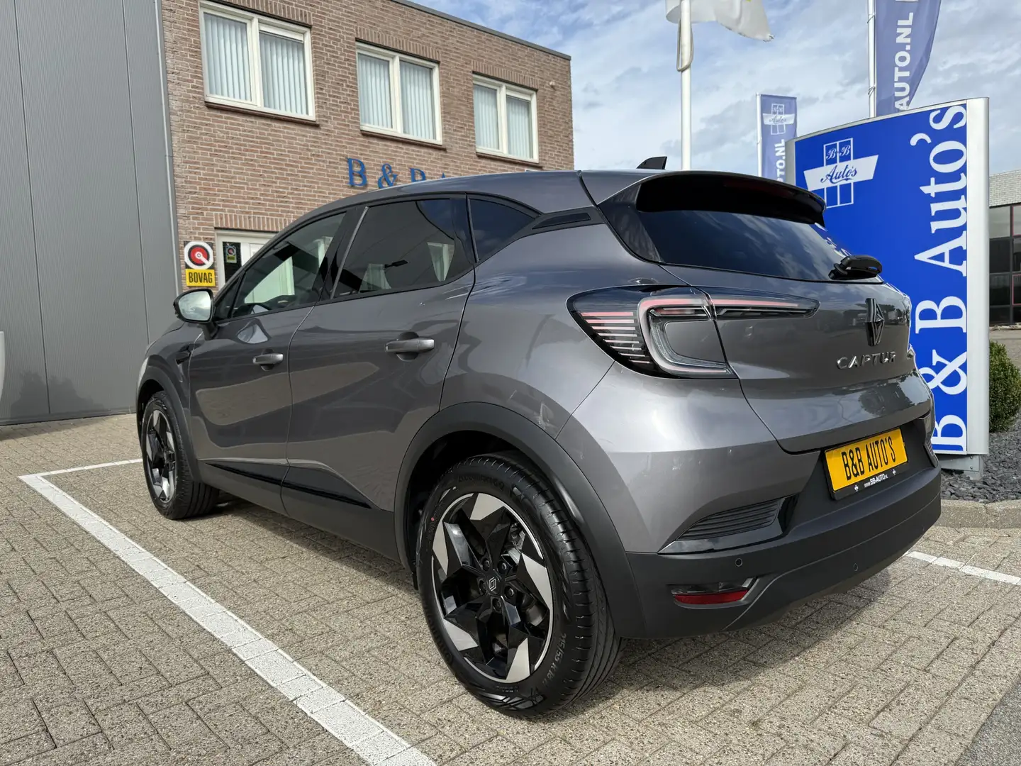 Renault Captur 1.3 mild hybrid 160pk Automaat Techno l ACC l CAME Grau - 2