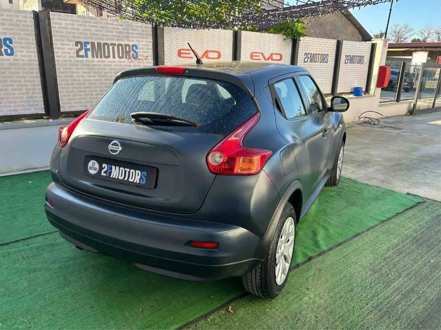 Nissan Juke 1.6 Visia eco Gpl Schwarz - 2
