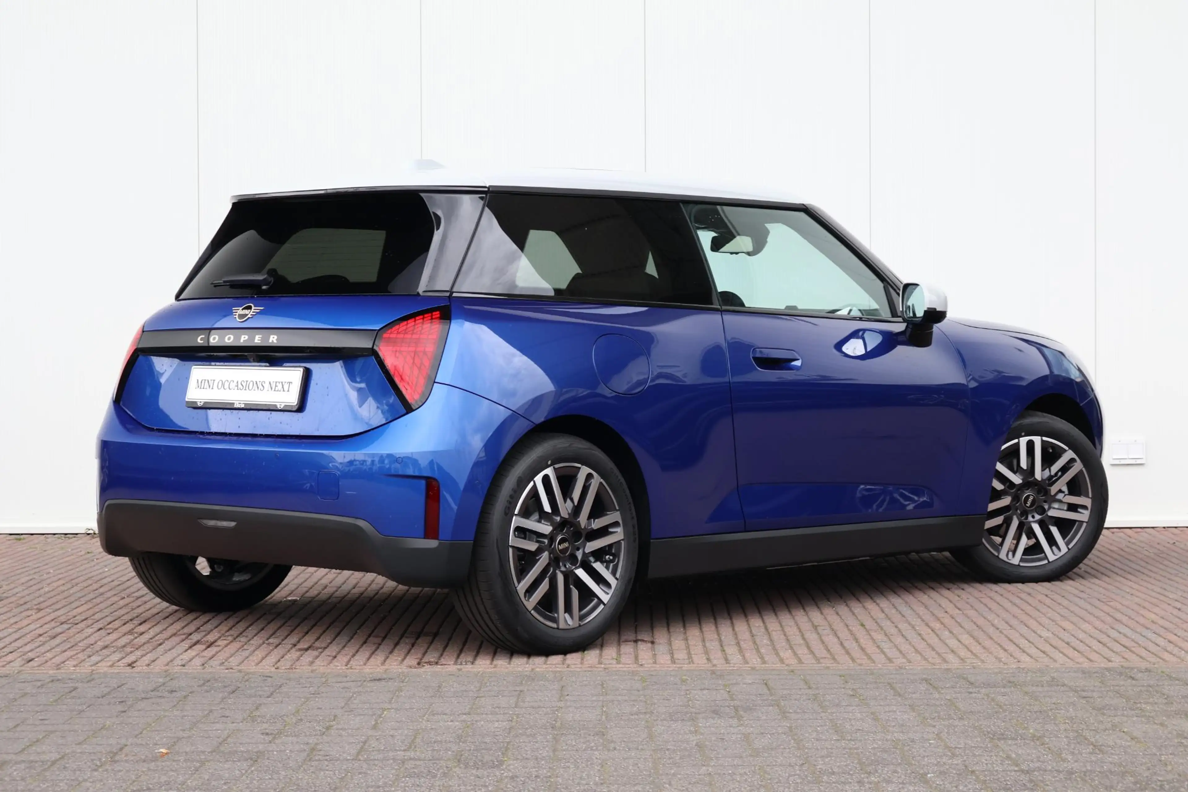 MINI Cooper E 3-Deurs Favoured L 40.7 kWh | Panorama Dak | Harma — photo 7