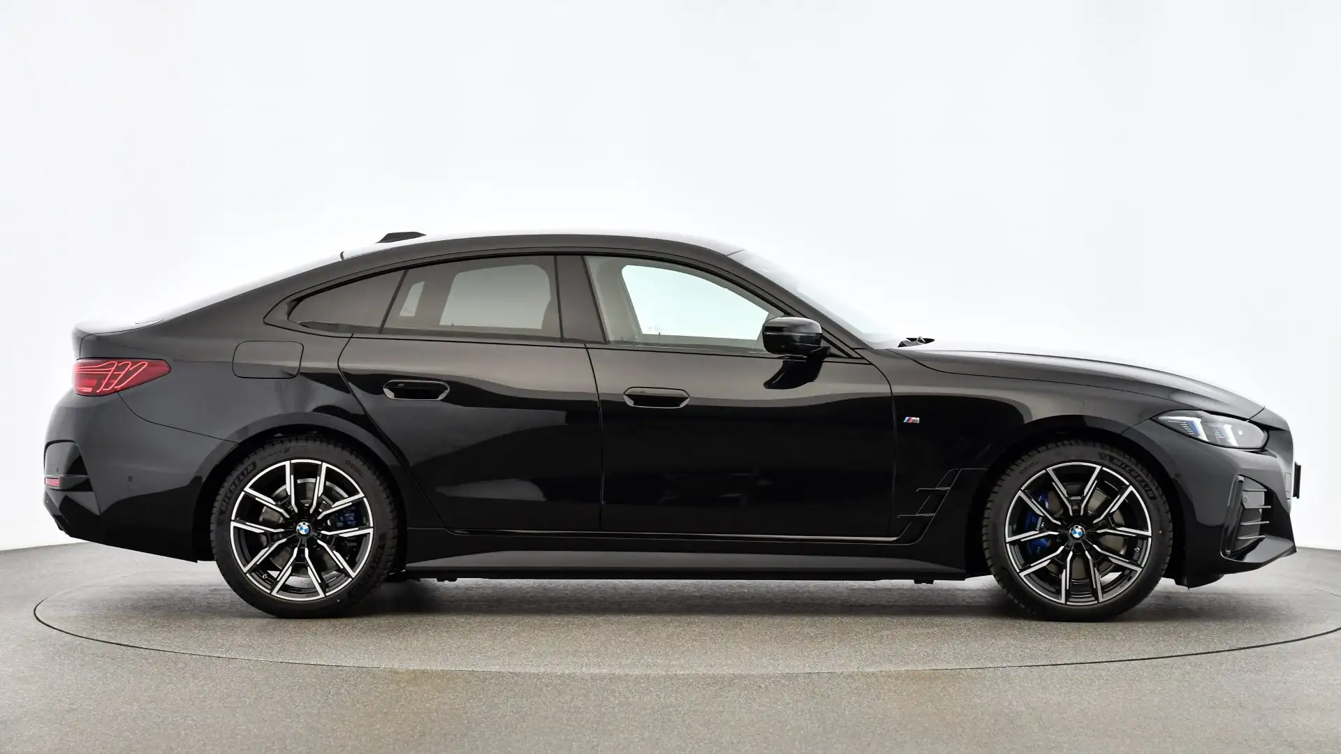 BMW i4 xDrive40 Schwarz - 2