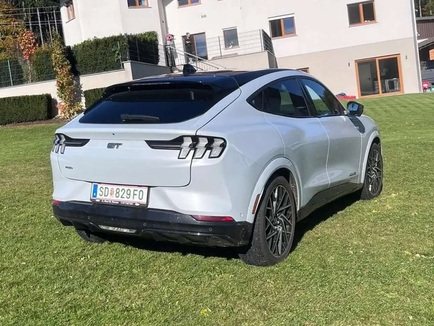 Ford Mustang Mach-E GT ALLRAD Weiß - 2