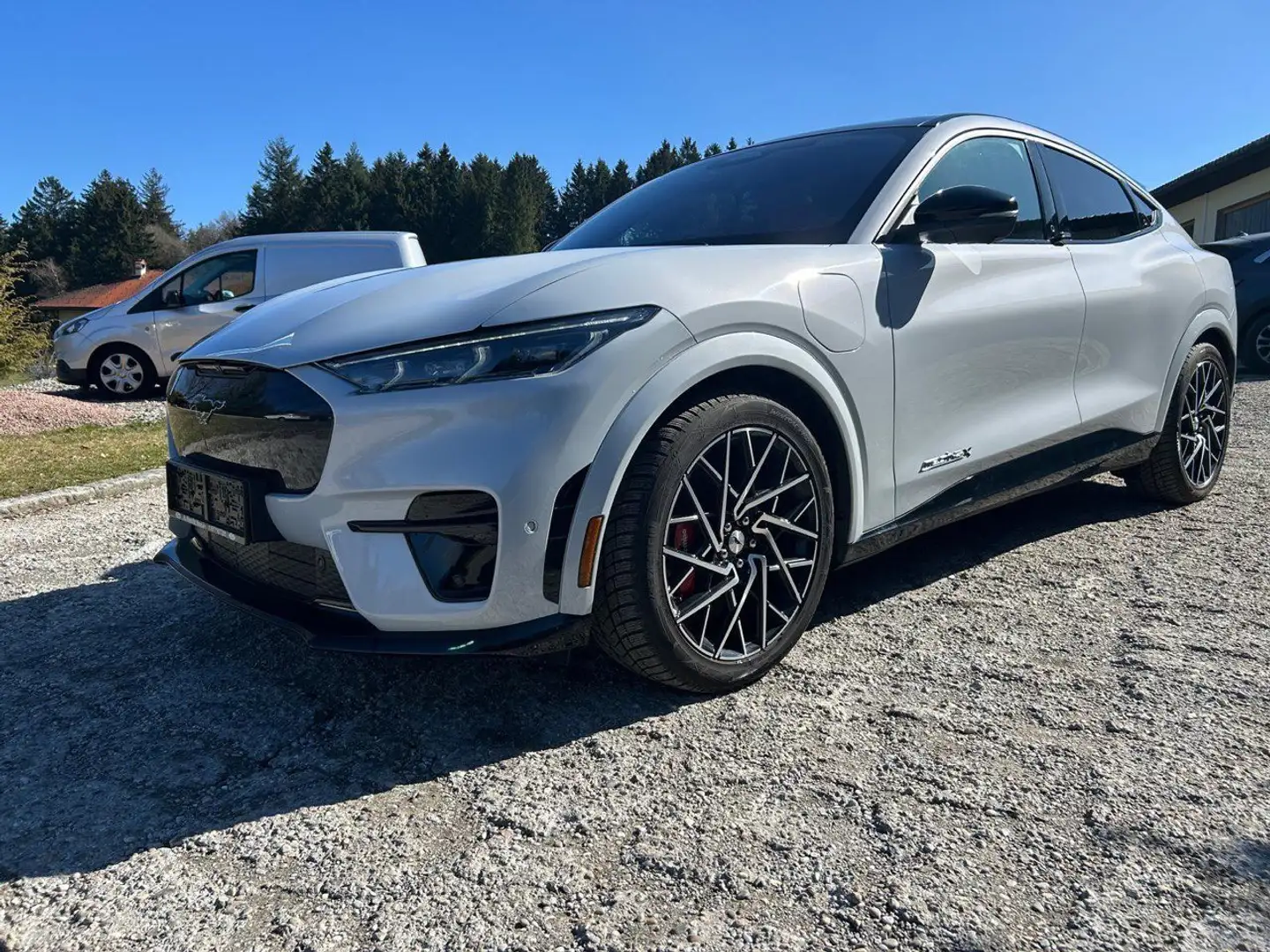 Ford Mustang Mach-E GT ALLRAD Weiß - 2