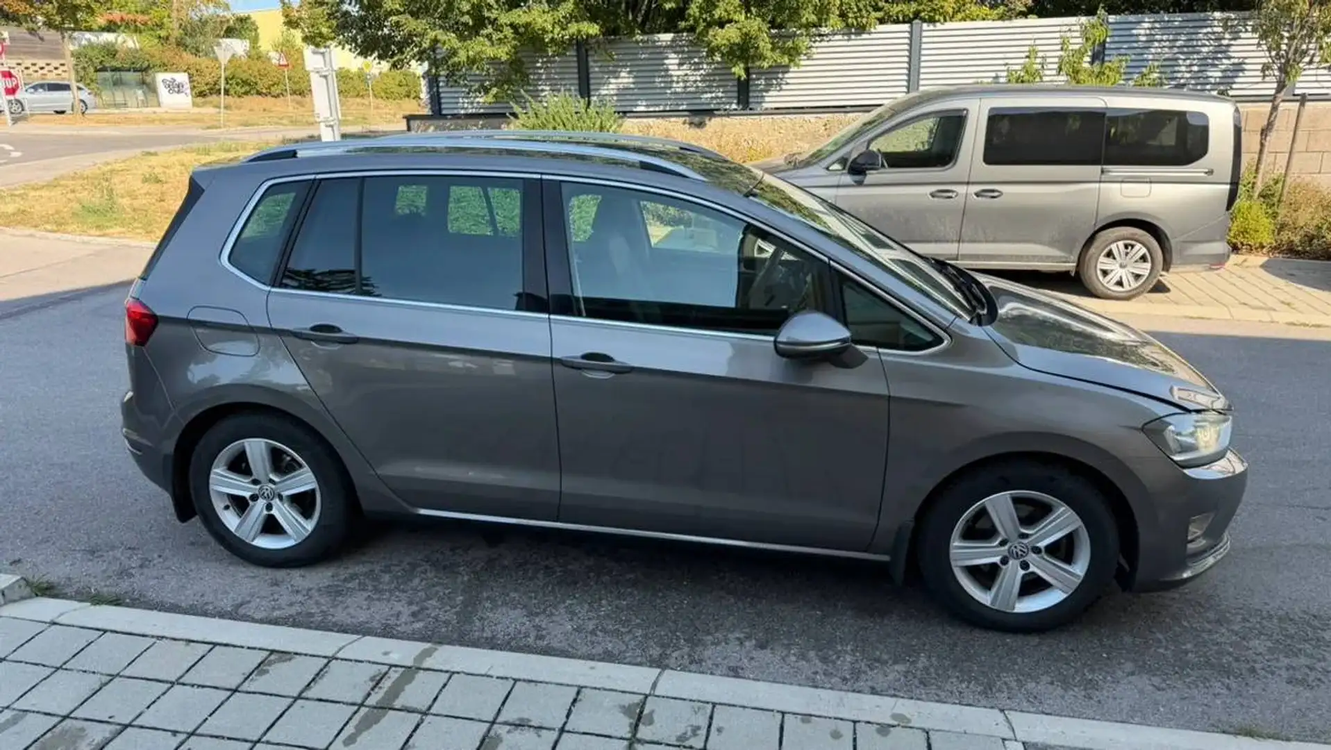Volkswagen Golf Sportsvan Golf Sportsvan Highline 1,6 BMT TDI Highline Grau - 1