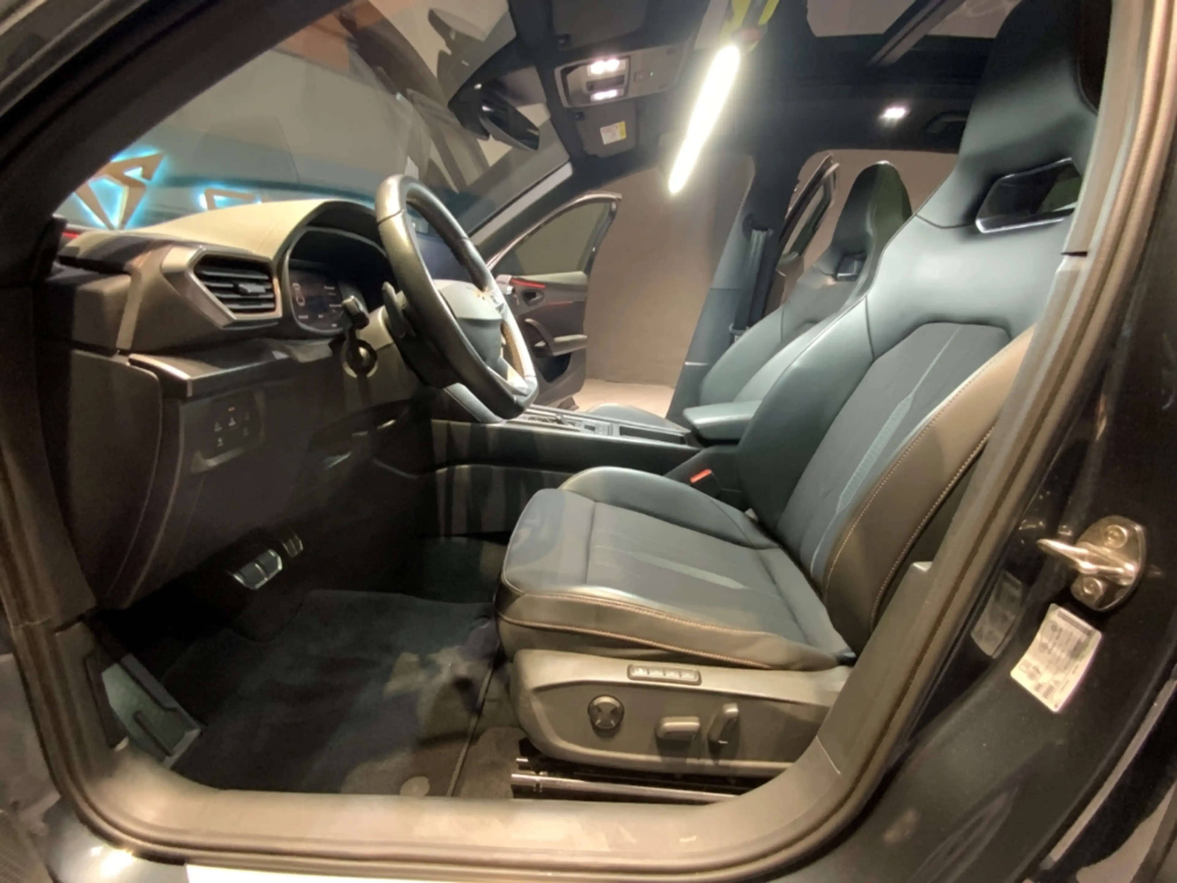 CUPRA Formentor VZ 2.0TSI DSG 4Drive+DCC+ACC+LED+Pano — photo 12