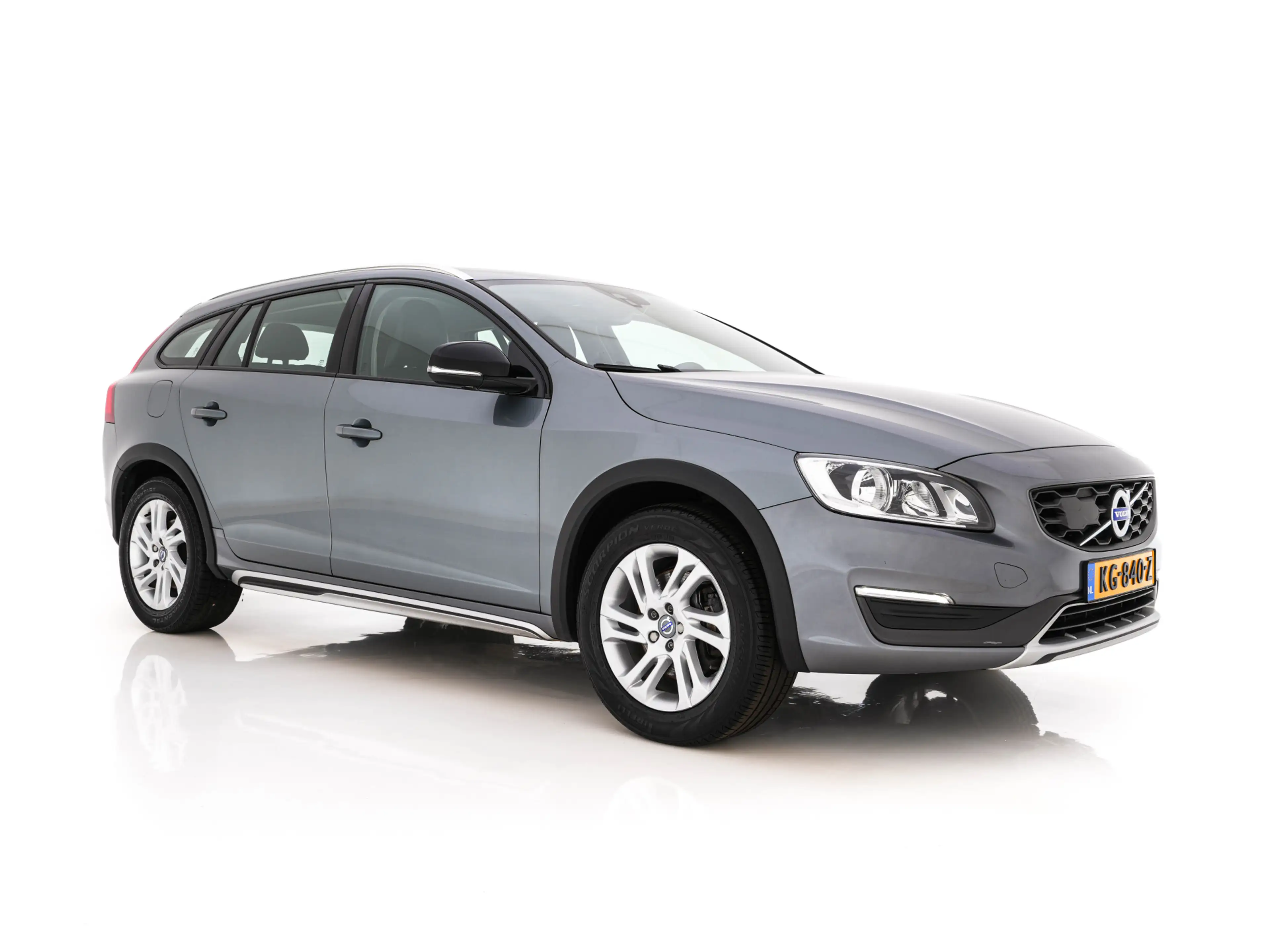 Volvo V60 Cross Country 2.0 D3 Momentum Business *LEATHER | NAVI-FULLMAP |