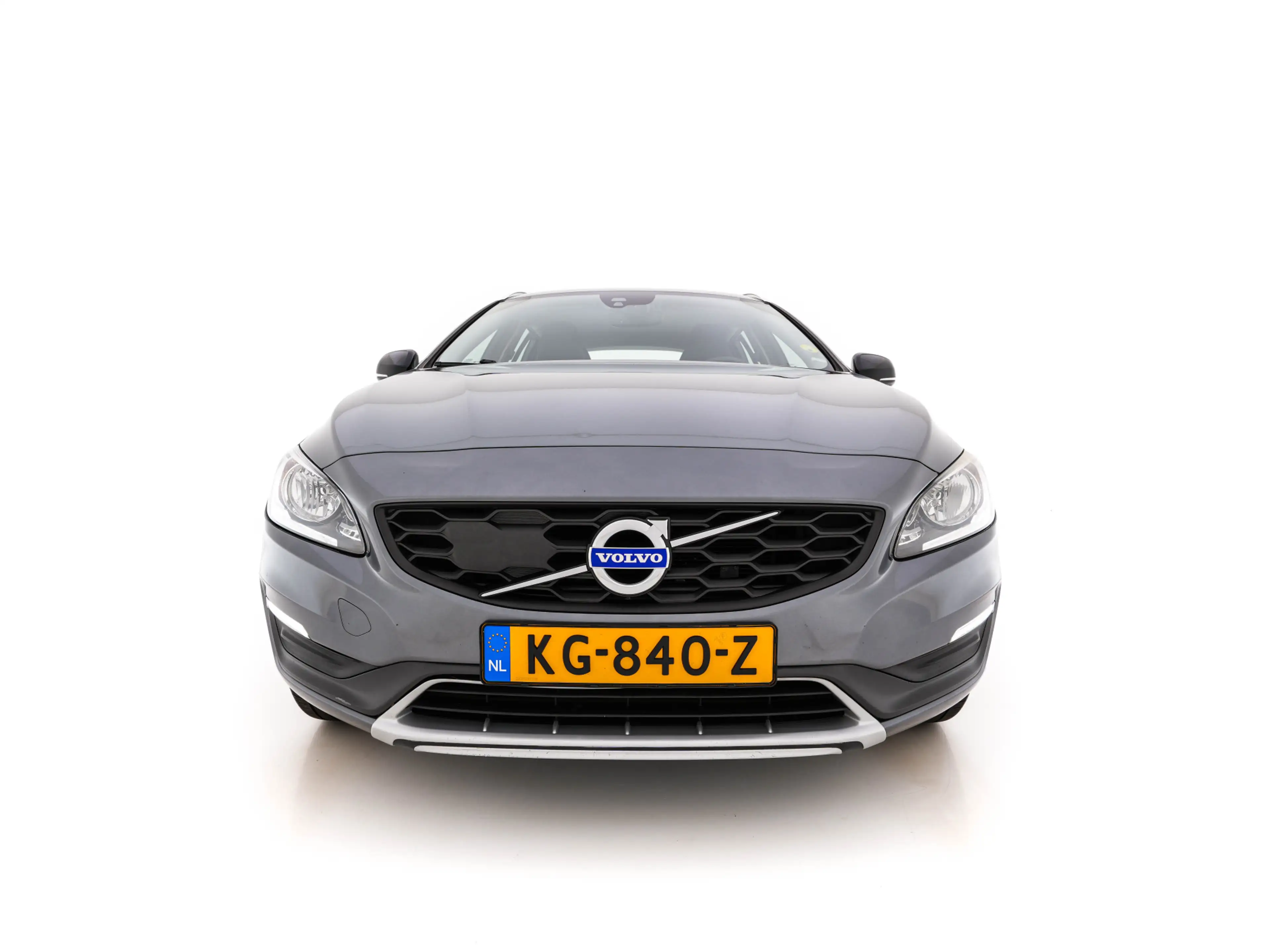 Volvo V60 Cross Country 2.0 D3 Momentum Business *LEATHER | NAVI-FULLMAP | — photo 2