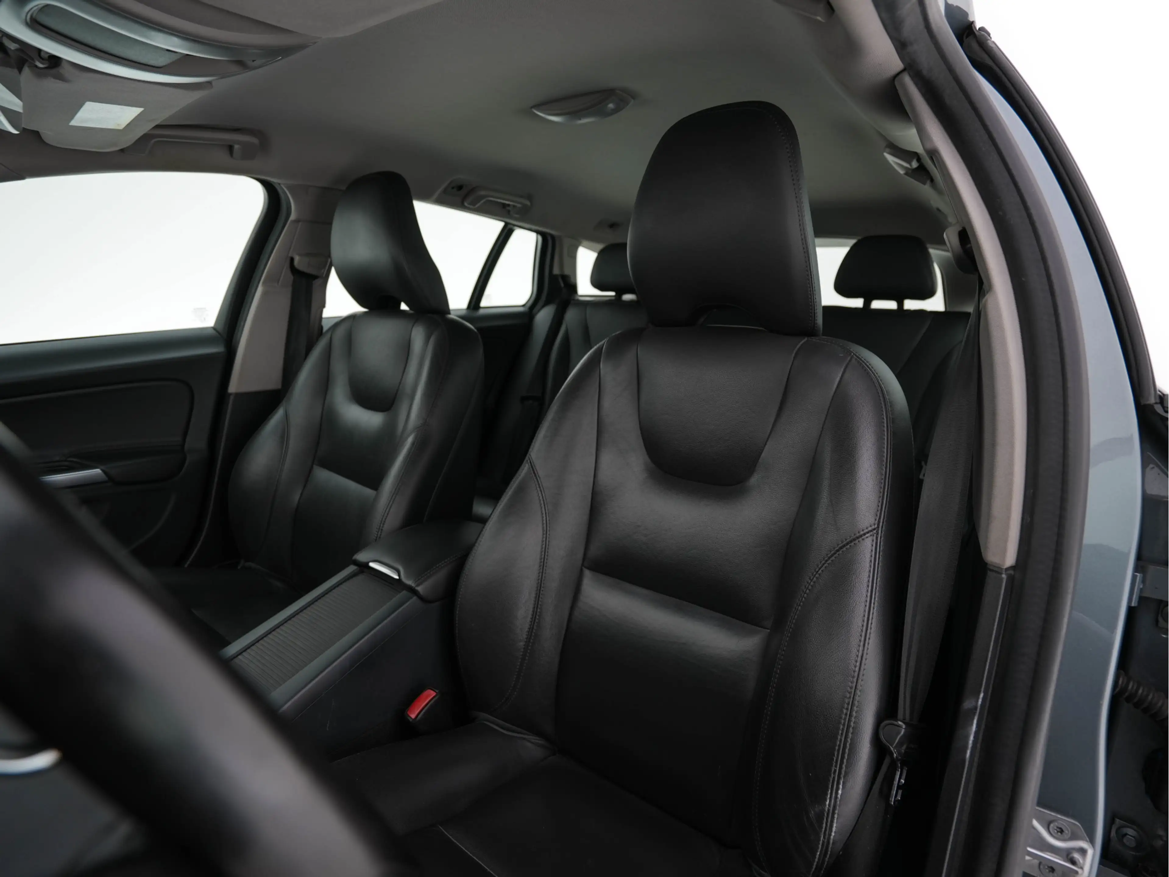 Volvo V60 Cross Country 2.0 D3 Momentum Business *LEATHER | NAVI-FULLMAP | — photo 9