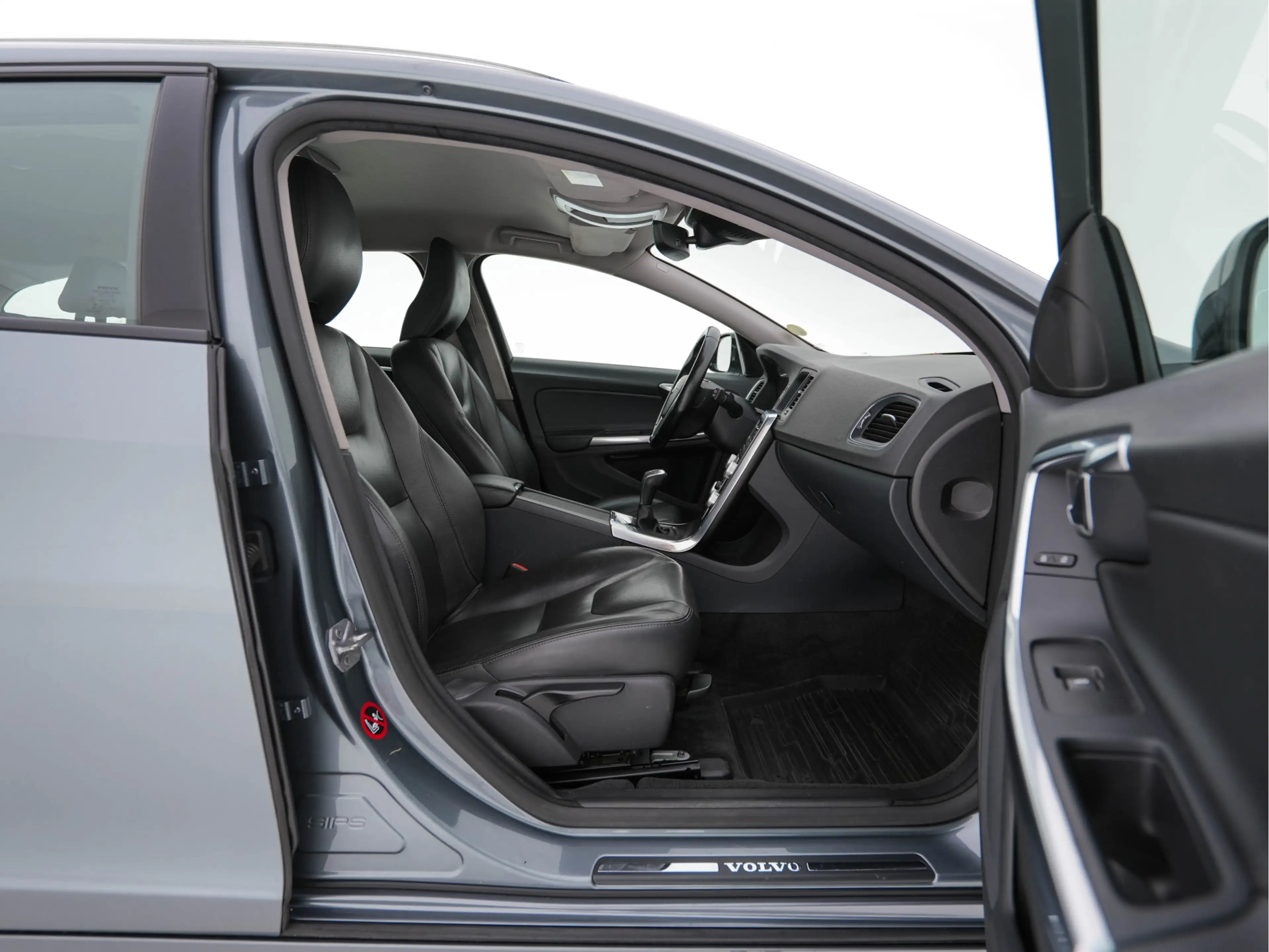 Volvo V60 Cross Country 2.0 D3 Momentum Business *LEATHER | NAVI-FULLMAP | — photo 13