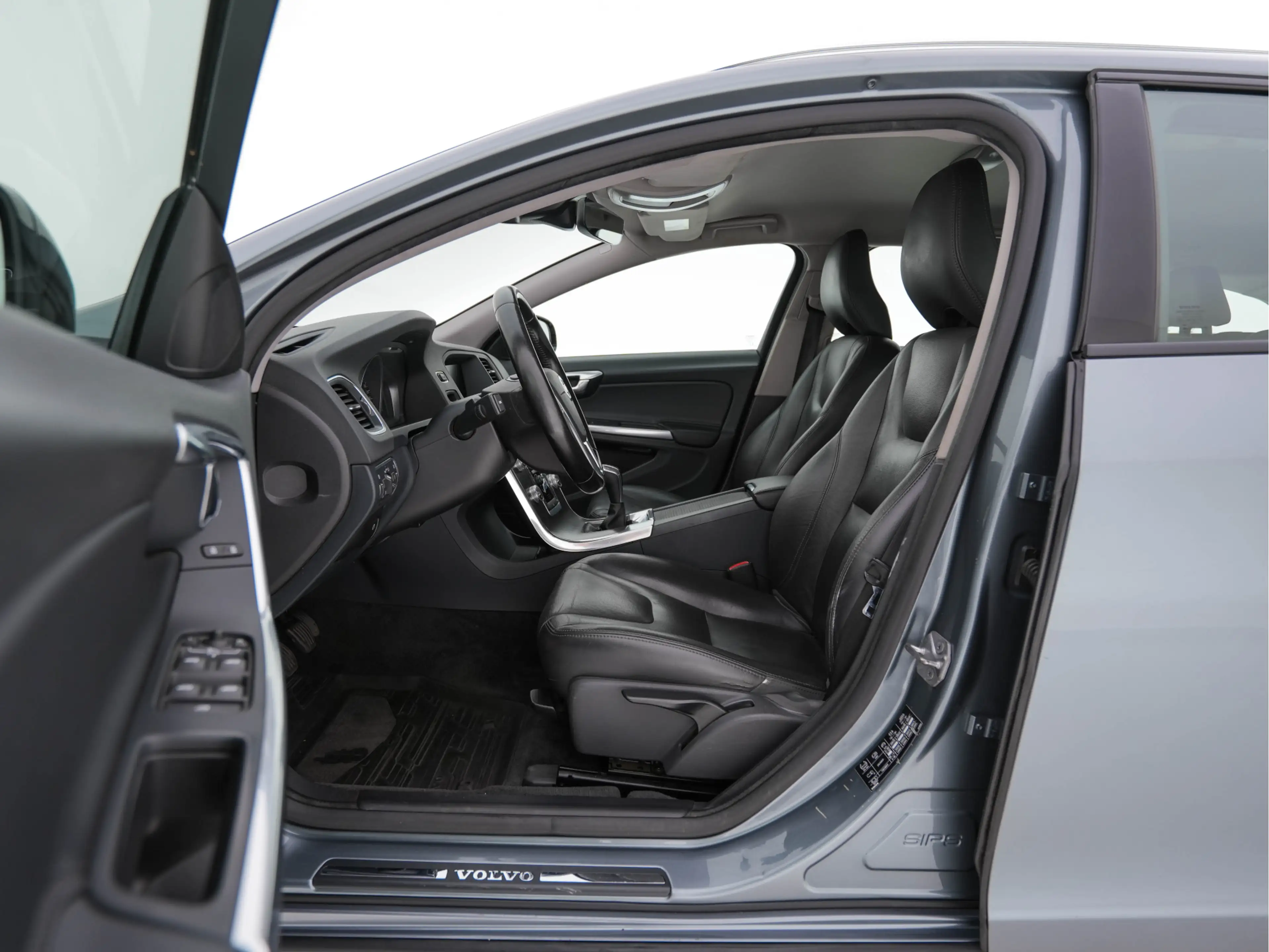 Volvo V60 Cross Country 2.0 D3 Momentum Business *LEATHER | NAVI-FULLMAP | — photo 8