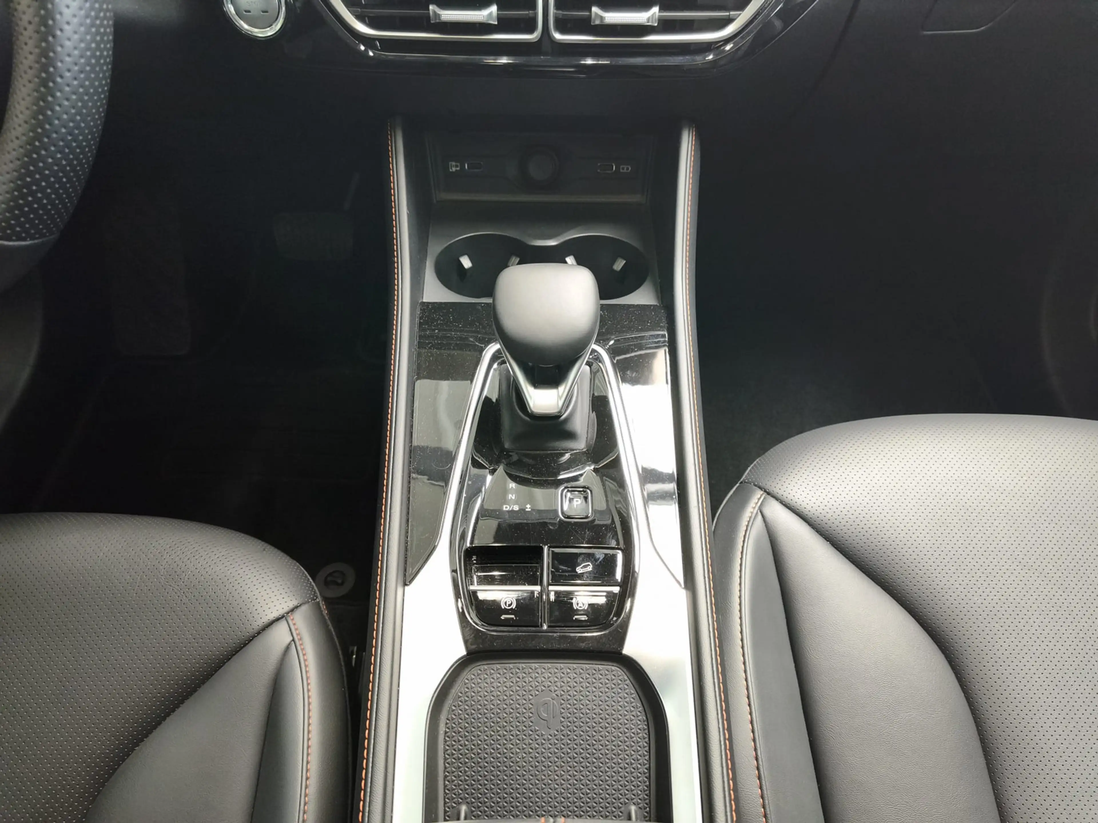 MG HS 1.5 T GDI 125 kW Luxury Aut./LED/LEDER/|360° — photo 11
