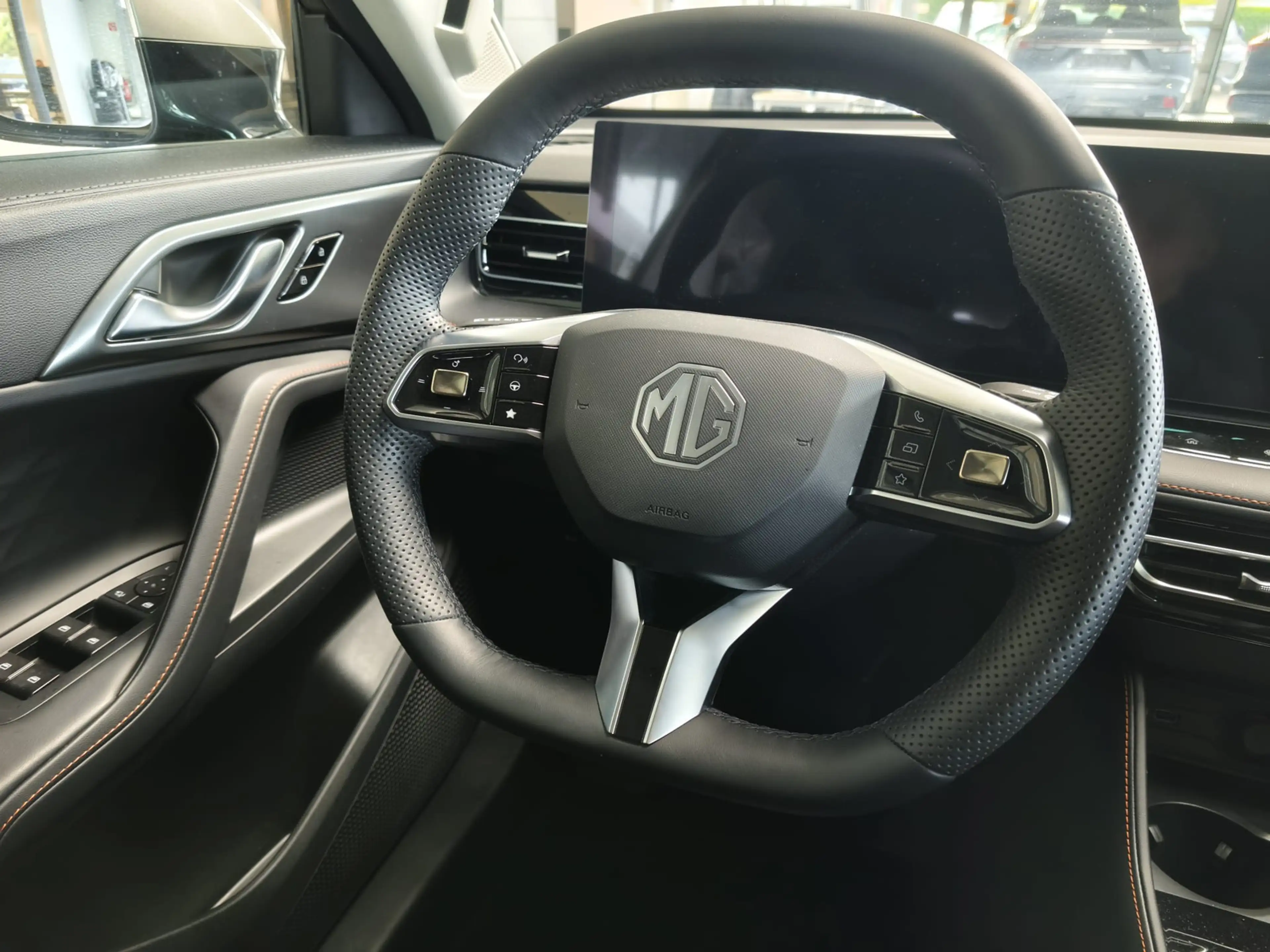 MG HS 1.5 T GDI 125 kW Luxury Aut./LED/LEDER/|360° — photo 9