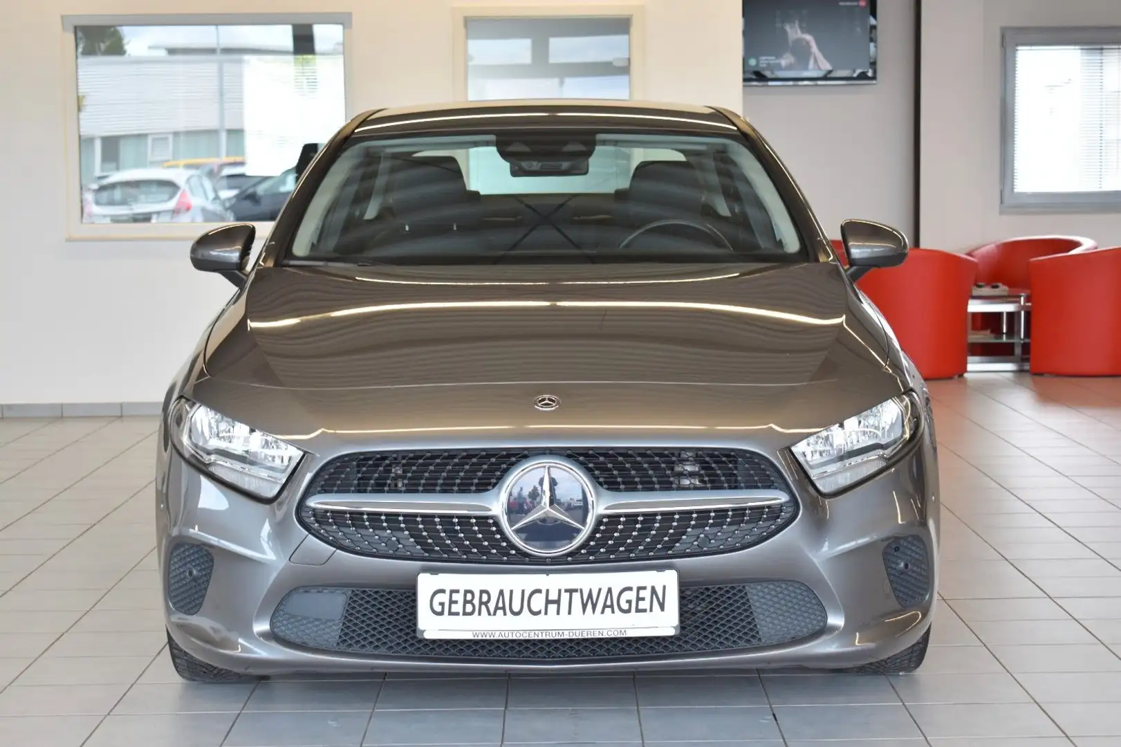 Mercedes-Benz A 180 Limousine AUT. BUSINESS/WIDESCREEN/NAV/2HD Grau - 2