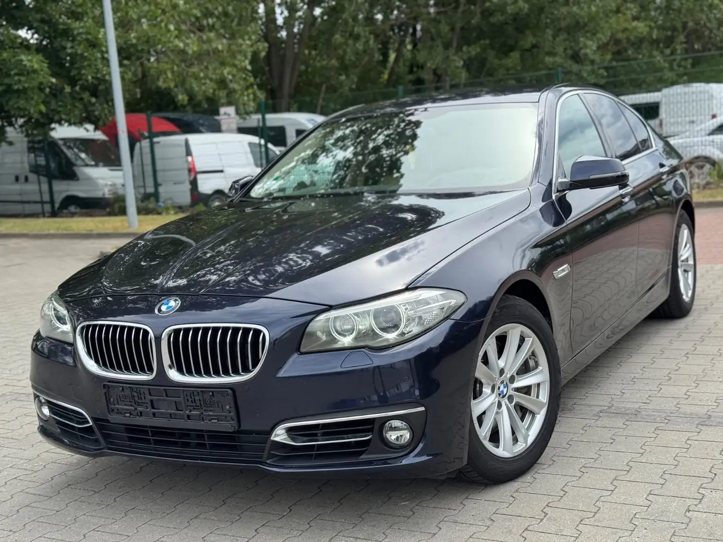 BMW 535 d Lim. Luxury/LEDER/NAVI/XENON/KAMERA/HEADUP Blau - 1