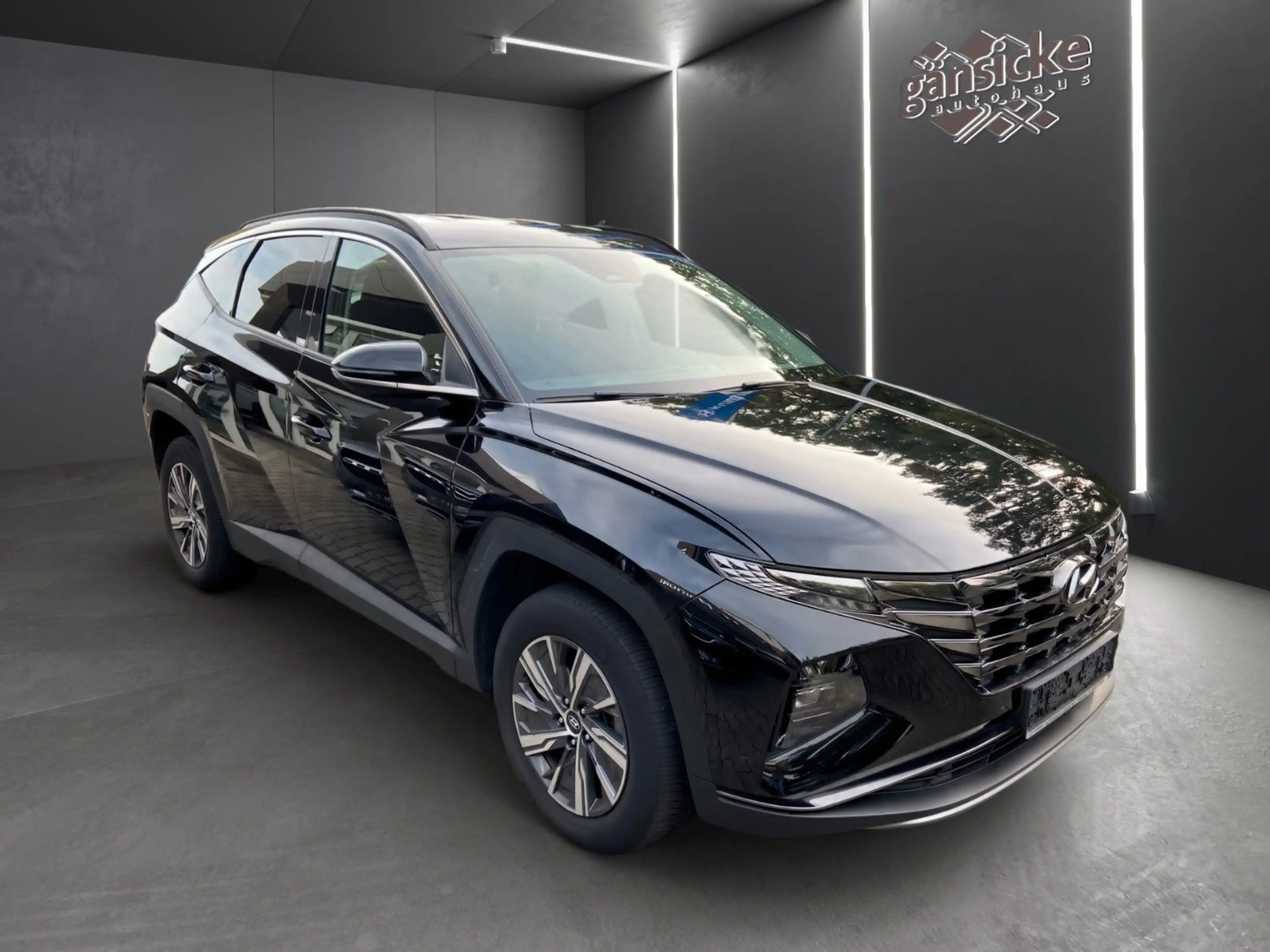 Hyundai TUCSON 1.6 T-GDI 169kW Hybrid Trend Auto — photo 2