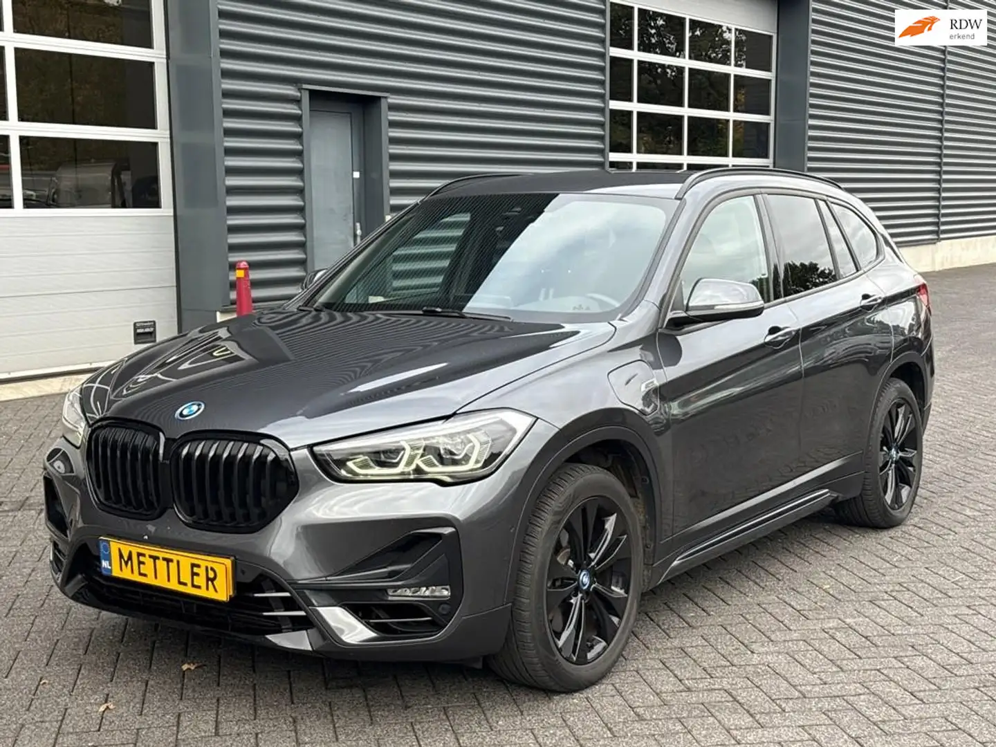 BMW X1 XDrive25e eDrive Edition, M-Sport, navigatie, trek Grijs - 1