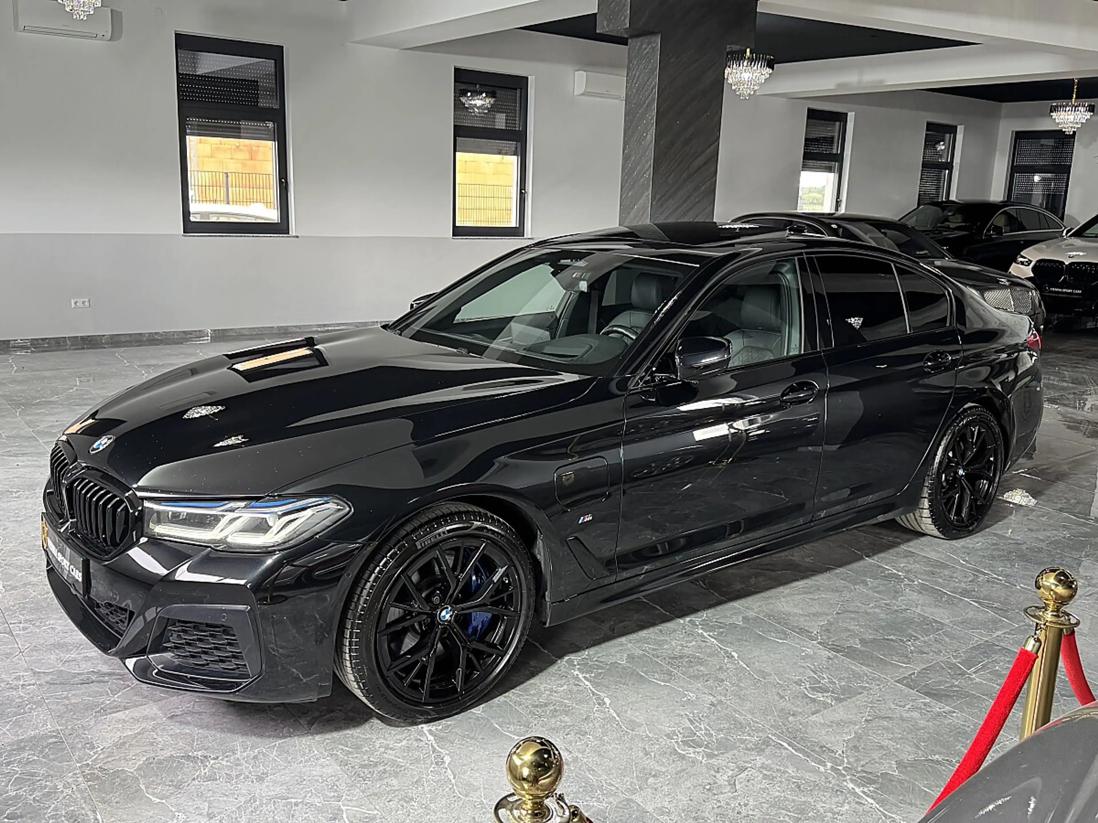 BMW 545 e G30 M xDrive Aut.*1.BESITZ*FACELIFT* — photo 2