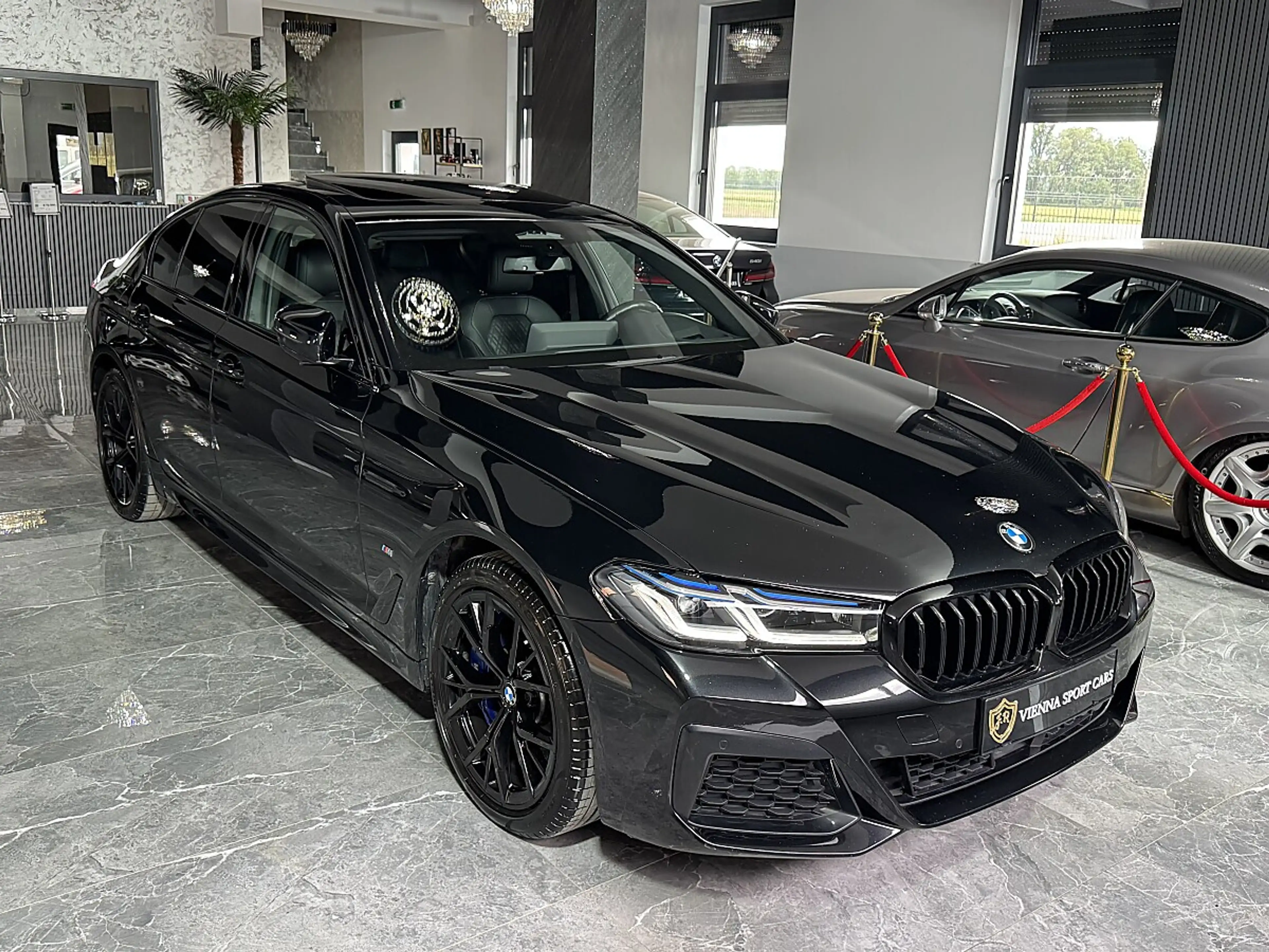 BMW 545 e G30 M xDrive Aut.*1.BESITZ*FACELIFT* — photo 4