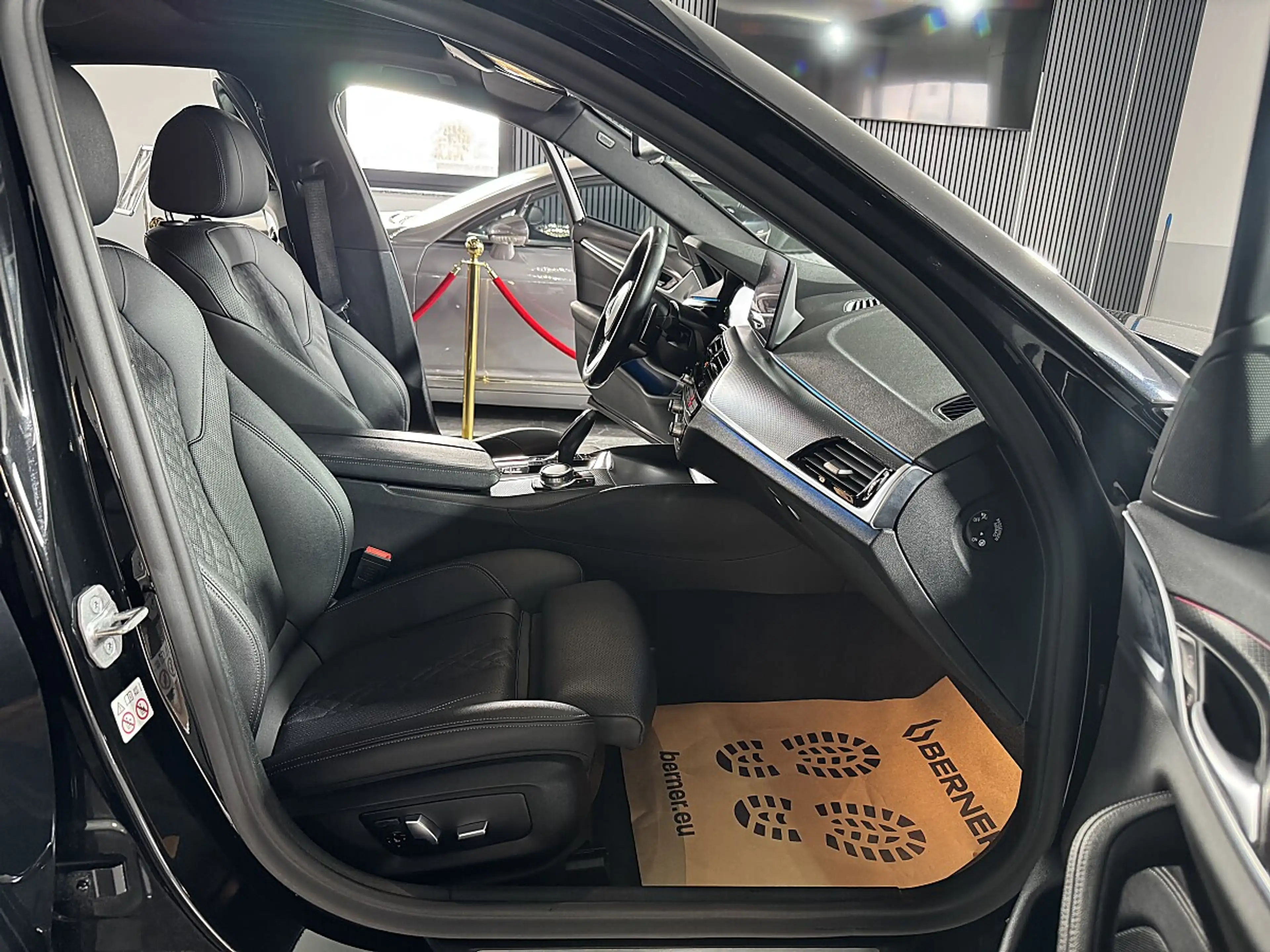 BMW 545 e G30 M xDrive Aut.*1.BESITZ*FACELIFT* — photo 14