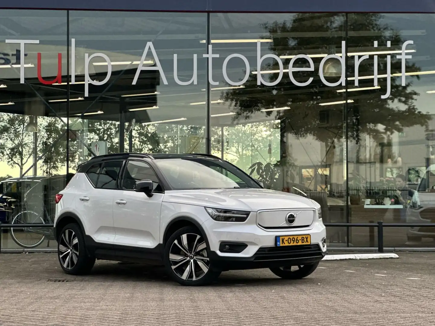 Volvo XC40 Recharge P8 AWD R-Design Harman/Kardon Wit - 2