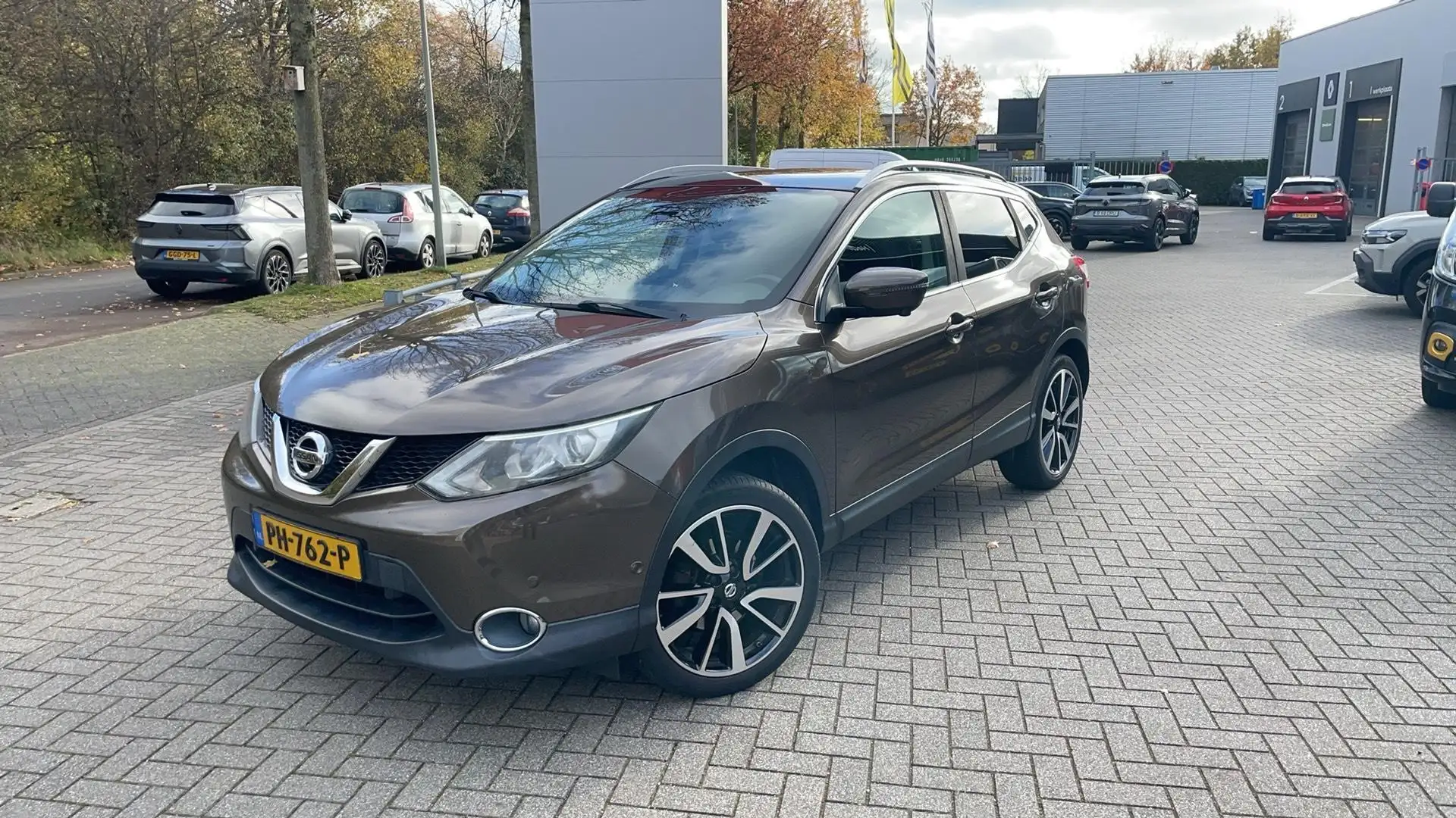 Nissan Qashqai 1.2 Tekna 1e eigenaar / dealer-onderhouden / trekh Brun - 1