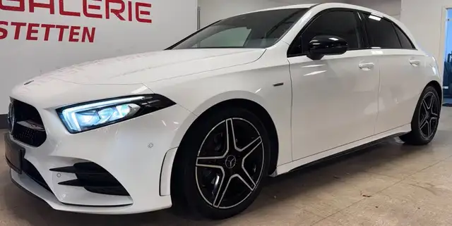 Mercedes-Benz A 180 A 180 AMG auto KAMERA LED