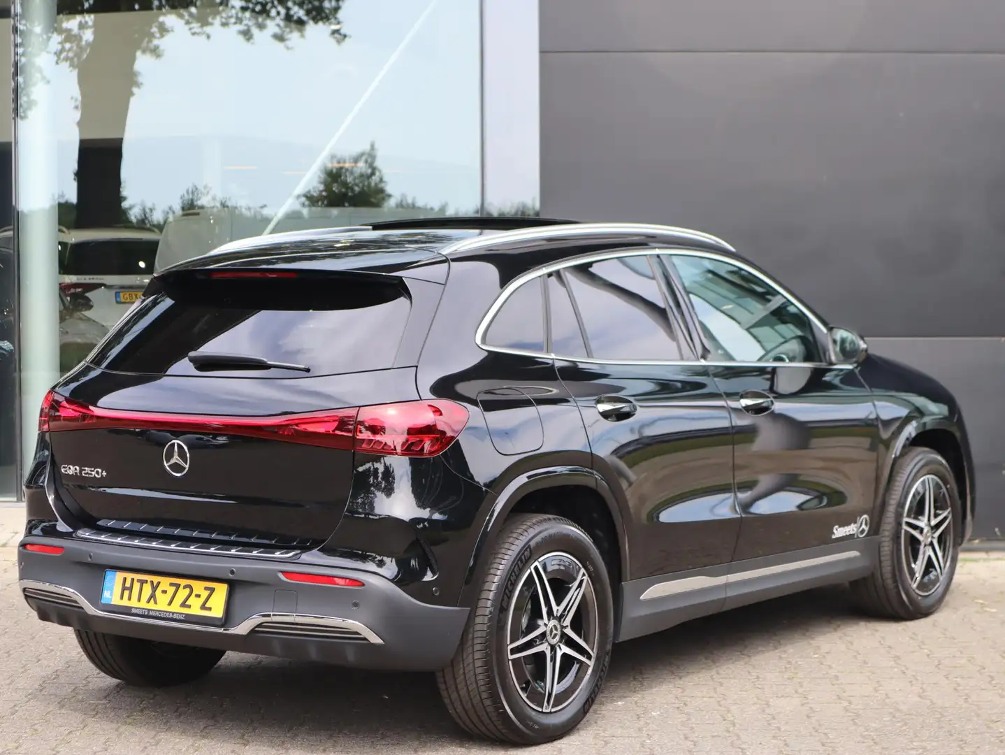 Mercedes-Benz EQA 250 250+ AMG Line 71 kWh Zwart - 2