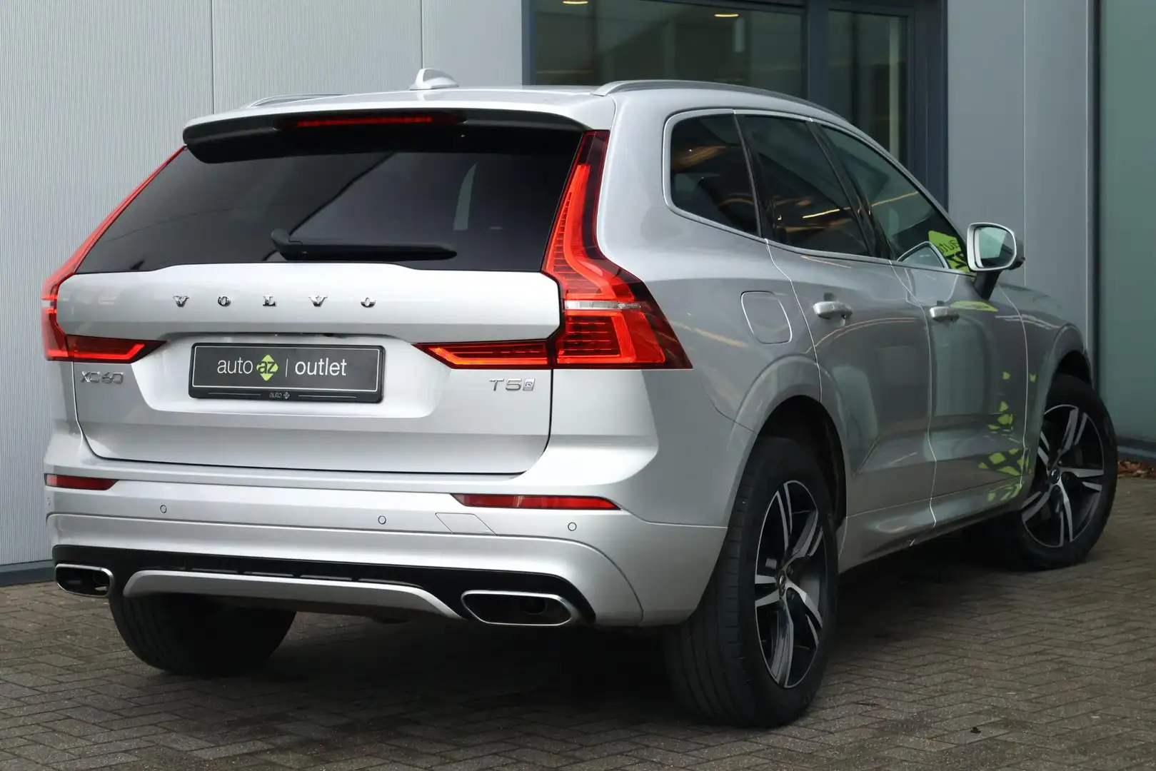 Volvo XC60 2.0 T5 R-Design Gris - 2