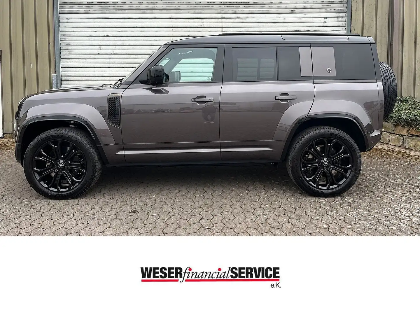 Land Rover Defender 4.4 V8 OCTA - Stock! today+ Grijs - 1