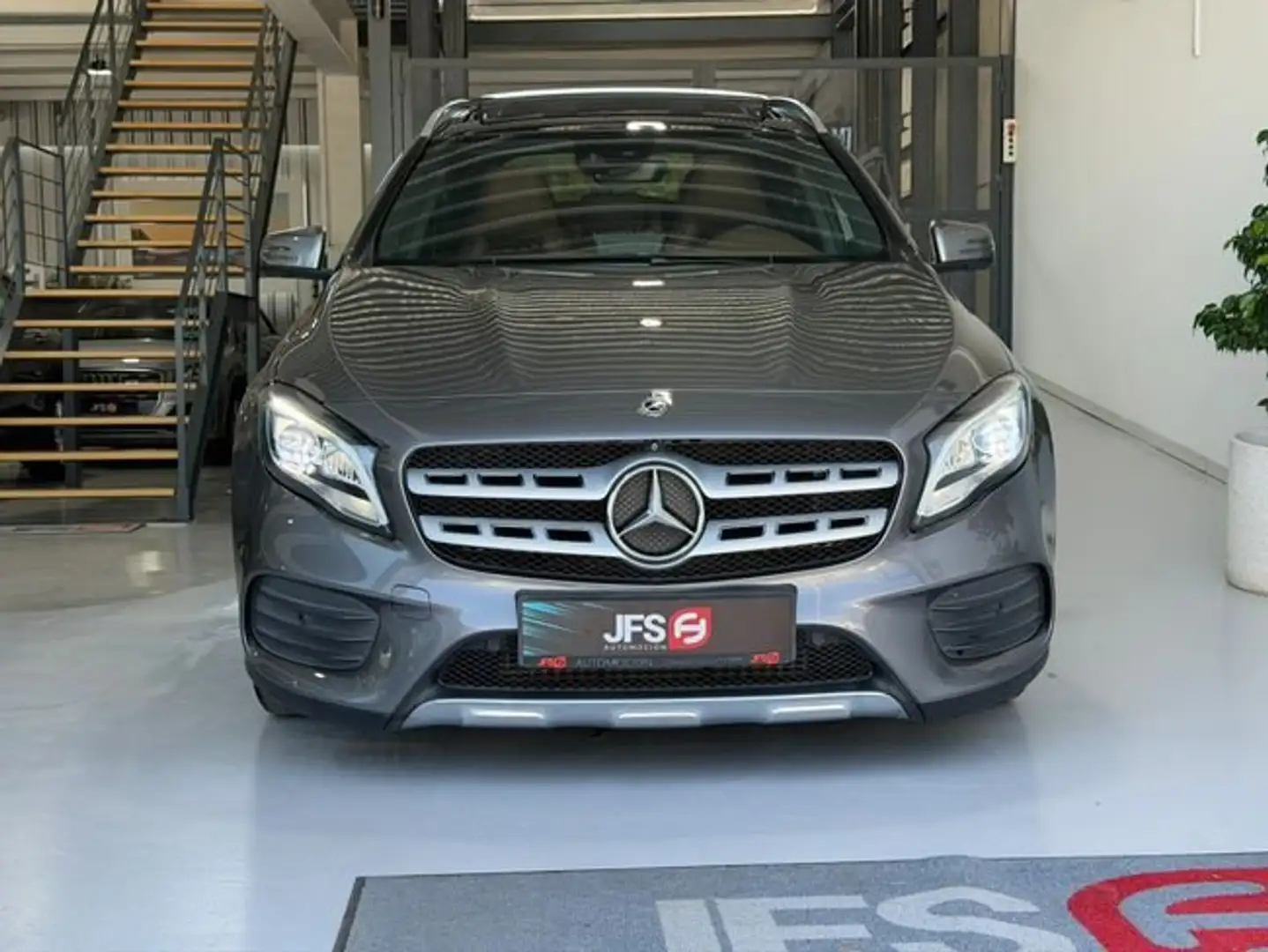 Mercedes-Benz GLA 200 1.6 Gasolina 156 CV Gris - 2