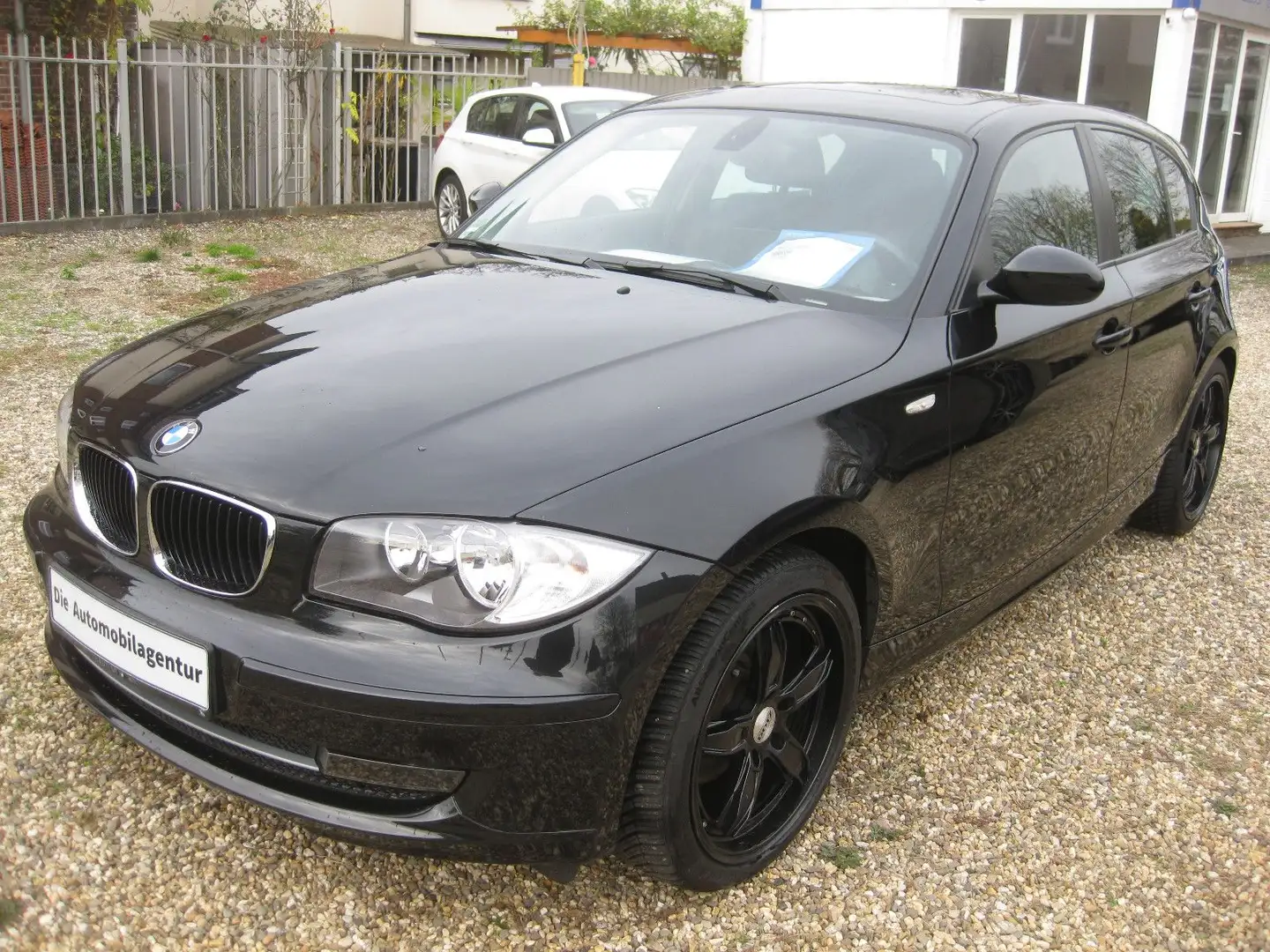 BMW 118 i/1.Hd./47TKM/Klimaautomatik/18Zoll/PDC/TOP Černá - 1