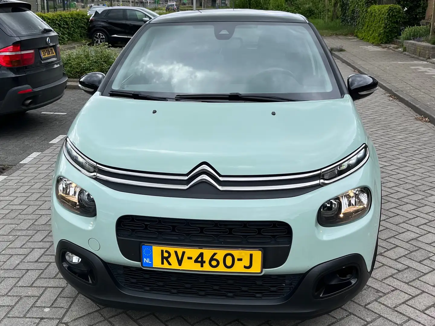Citroen C3 C3 1.2 PureTech Shine Groen - 1
