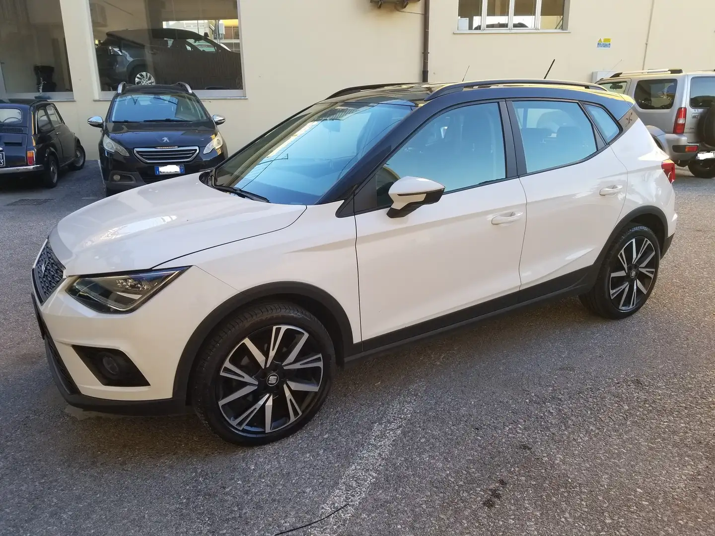 SEAT Arona Arona 1.0 tgi Black Edition 90cv Blanc - 2