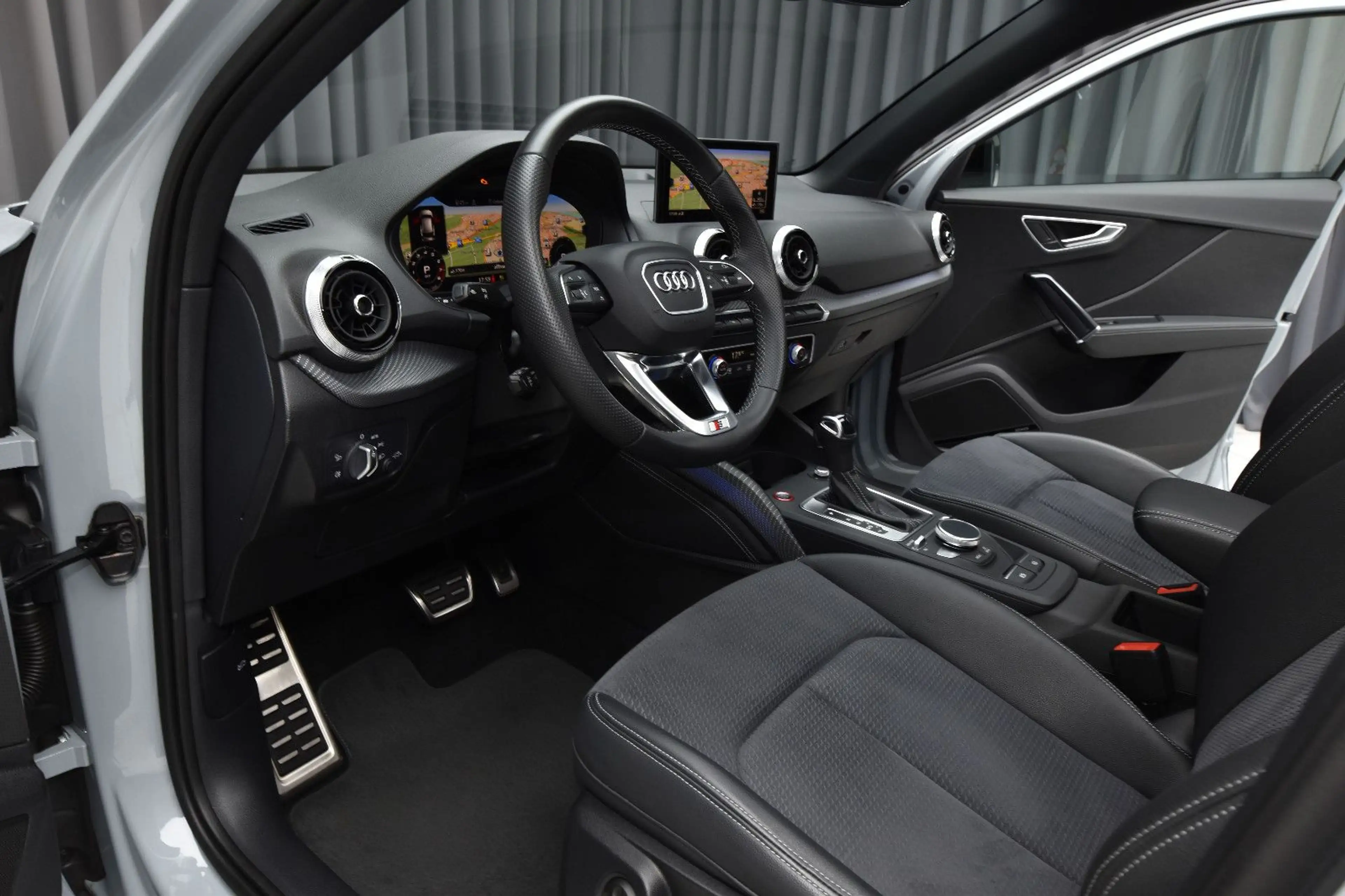 Audi SQ2 2.0 TFSI quatt. *ACC* Pano* Sonox* Matrix* — photo 6