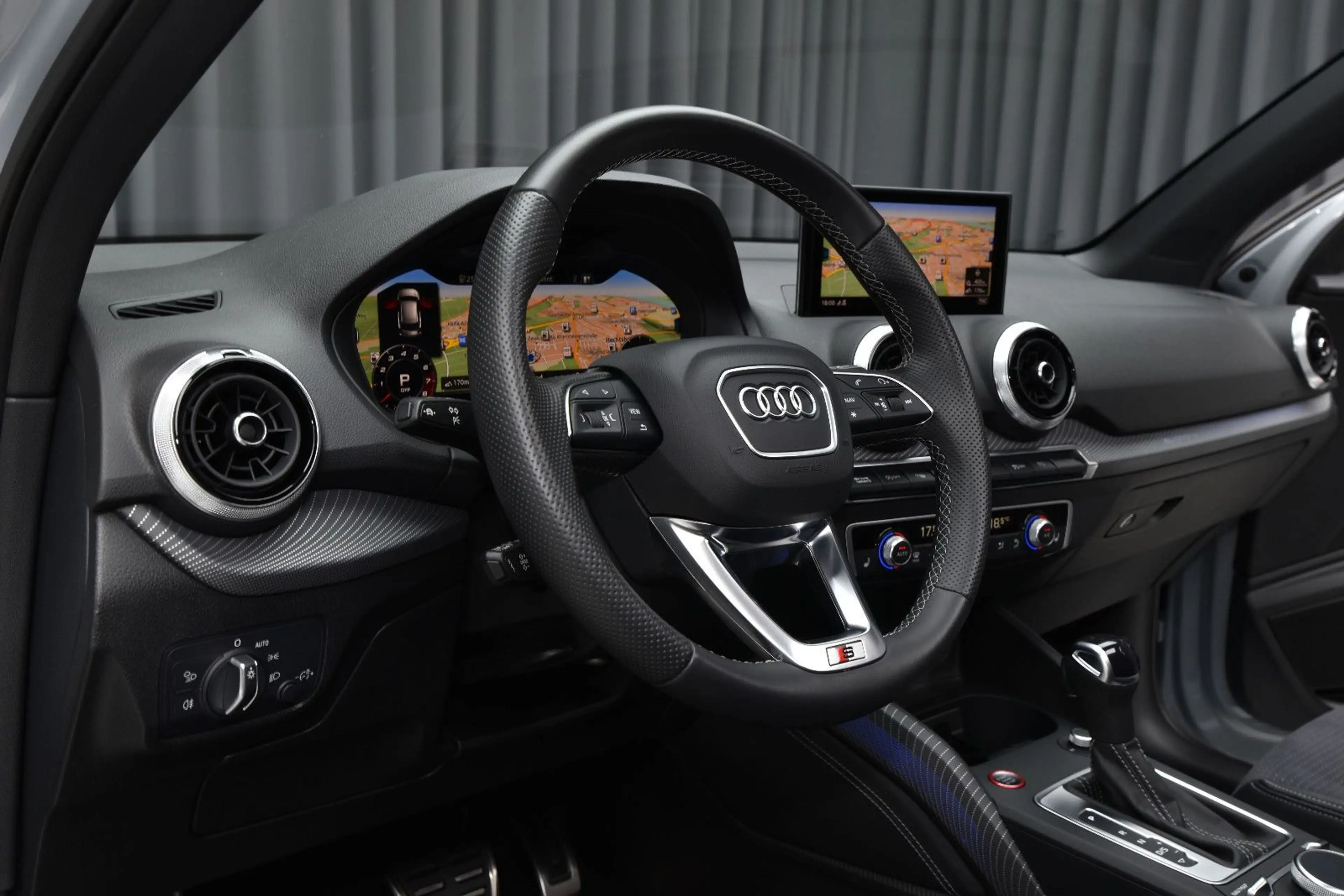 Audi SQ2 2.0 TFSI quatt. *ACC* Pano* Sonox* Matrix* — photo 2