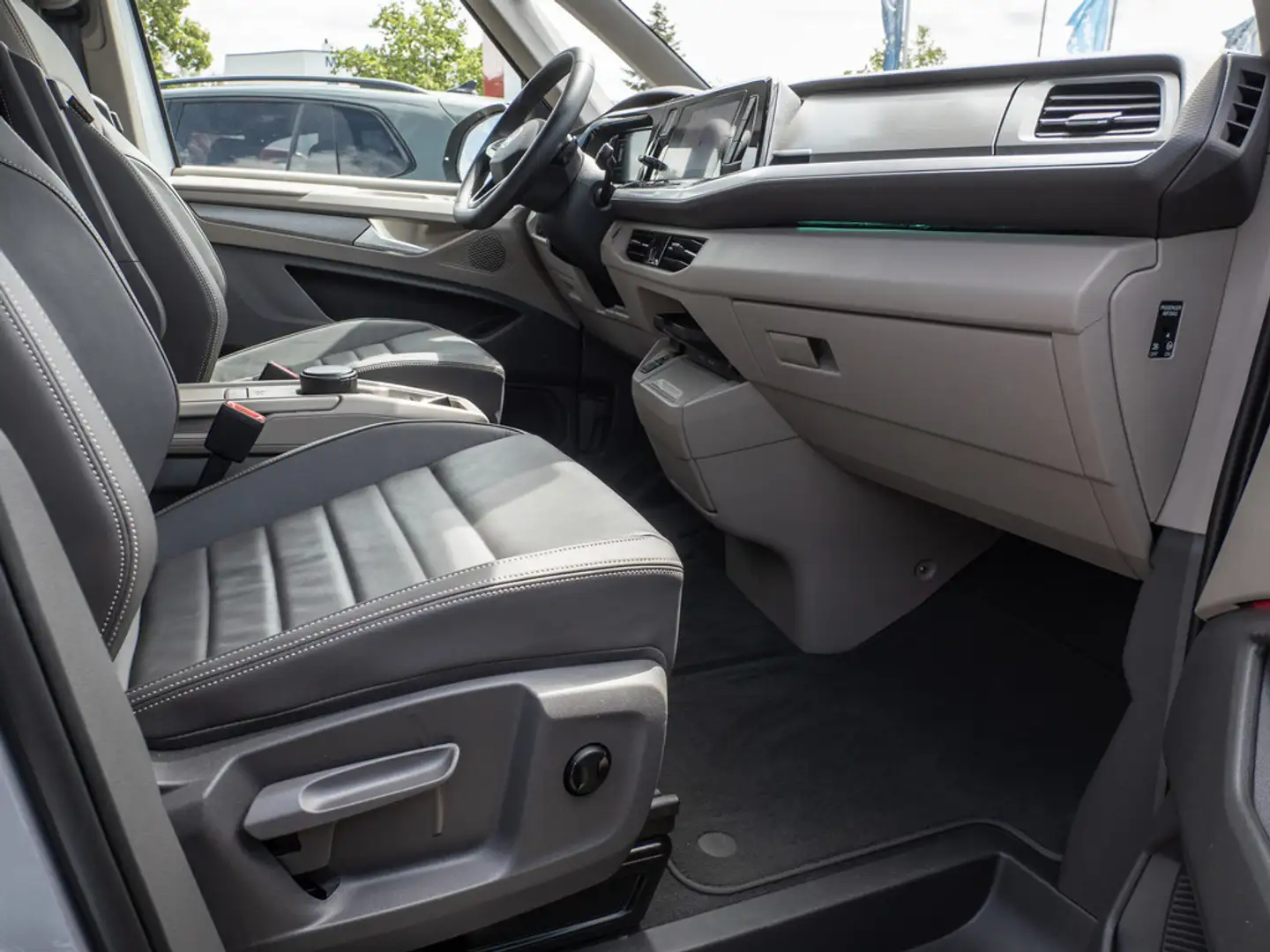 Volkswagen T7 Multivan 2.0 TDI SHZ KAMERA AHK 7-SITZER Silber - 2