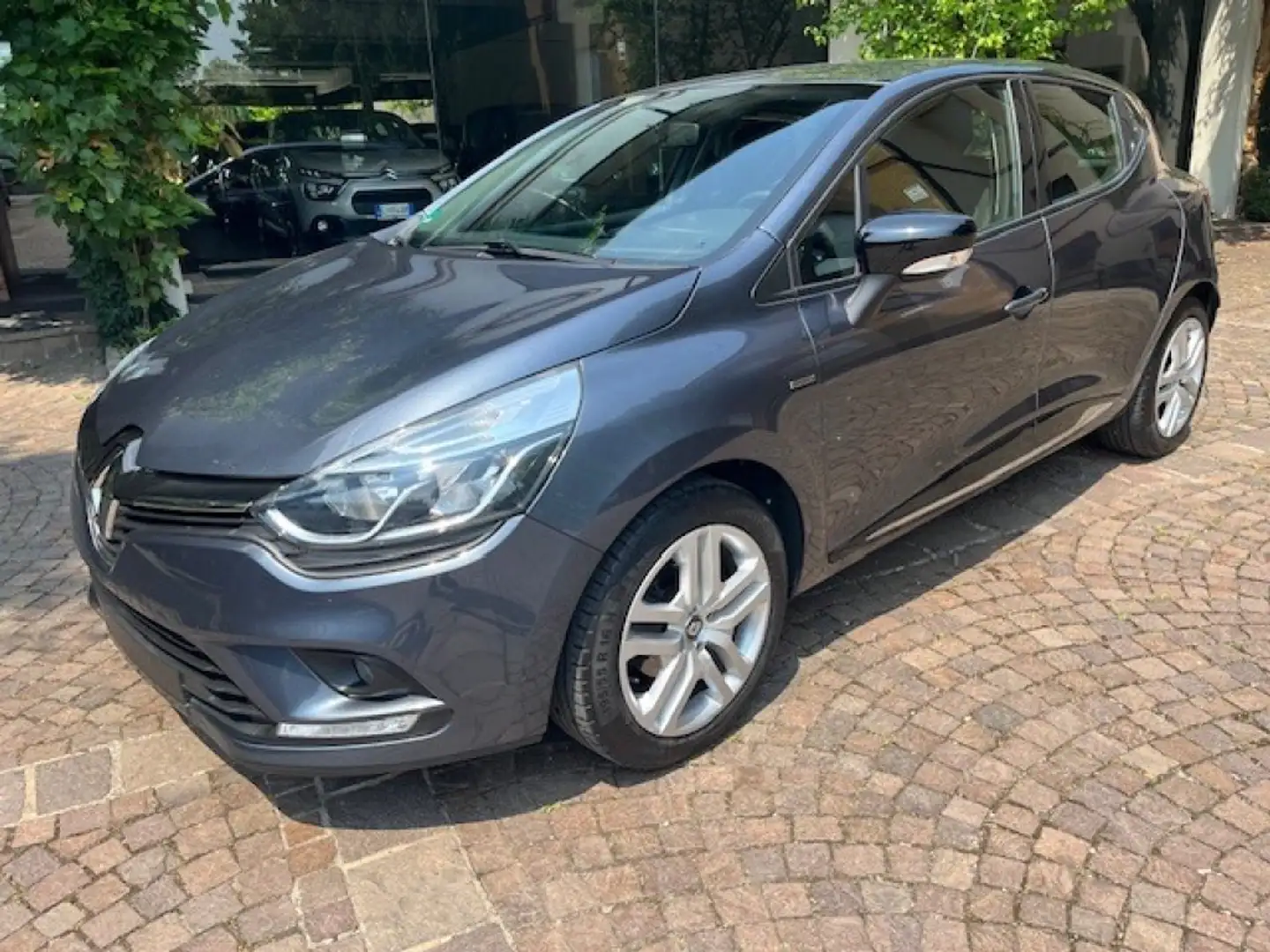 Renault Clio 1.2 75CV 5 porte Life Grigio - 1