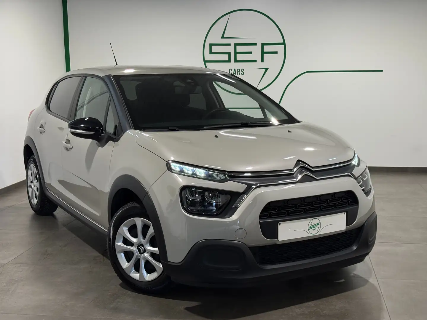 Citroen C3 ** 1.2i  ** 24.000KM ** Garantie 12 mois ** Gris - 1
