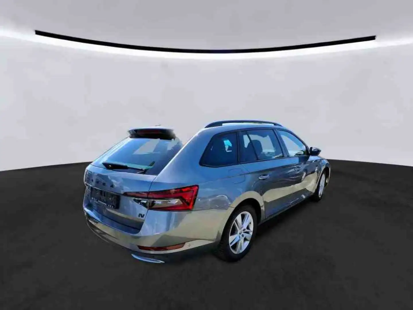 Skoda Superb iV Combi Sportline 160kW*AHK*KAM*PANO*LED Grau - 2