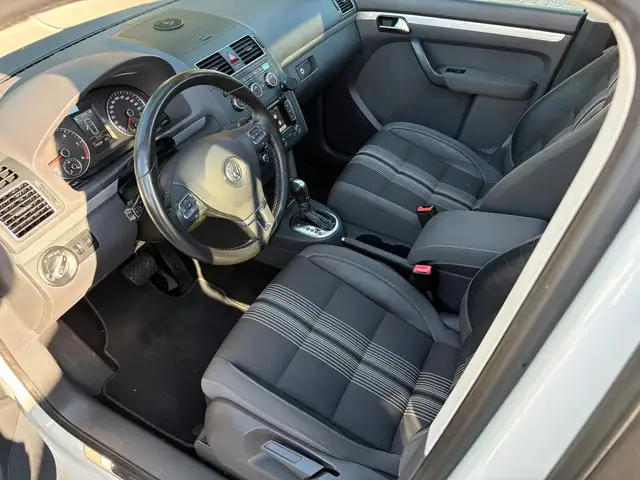 Volkswagen Touran view 12