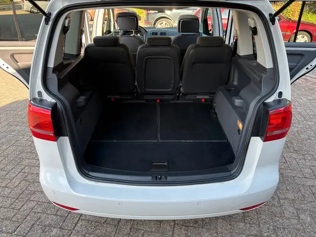 Volkswagen Touran view 9