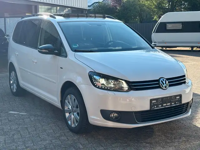 Volkswagen Touran view 2