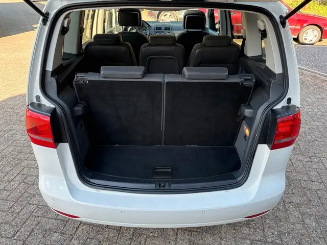 Volkswagen Touran view 10