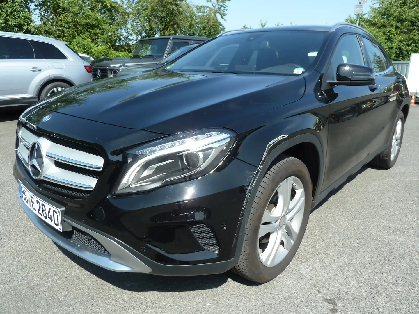 Mercedes-Benz GLA 180 Automatik Klima Navi PDC ( Lackschäden ) Schwarz - 2