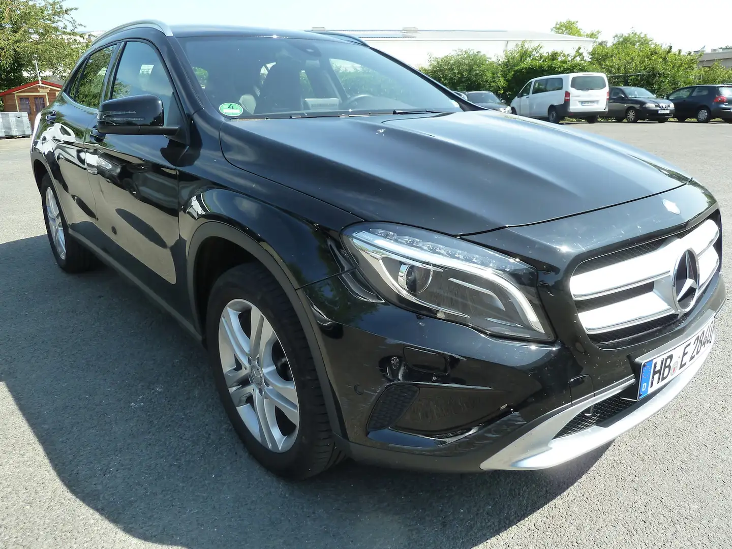 Mercedes-Benz GLA 180 Automatik Klima Navi PDC ( Lackschäden ) Schwarz - 1