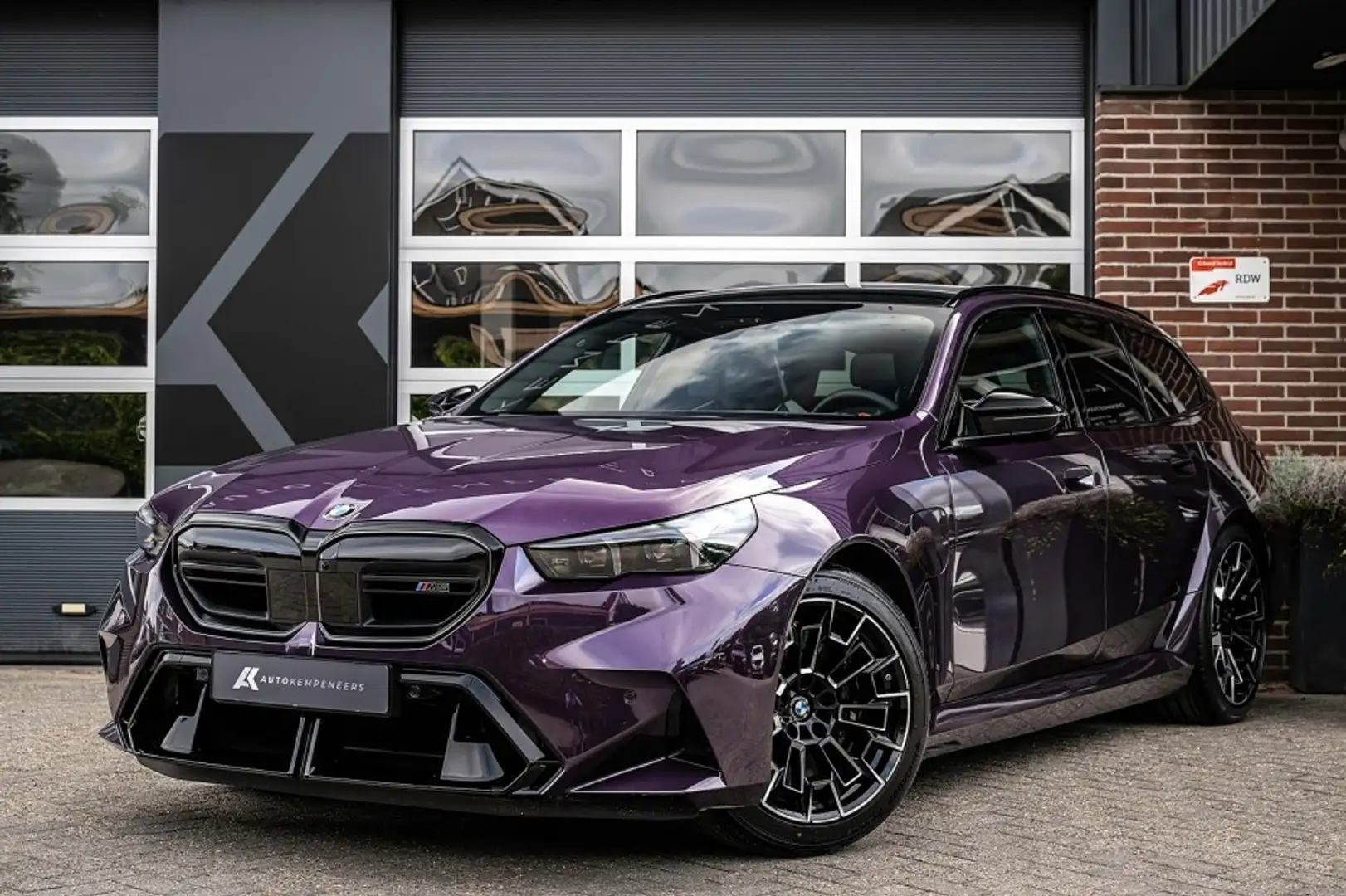 BMW M5 Touring V8 M Hybrid | B&W | Panorama | M Driver's Paars - 1