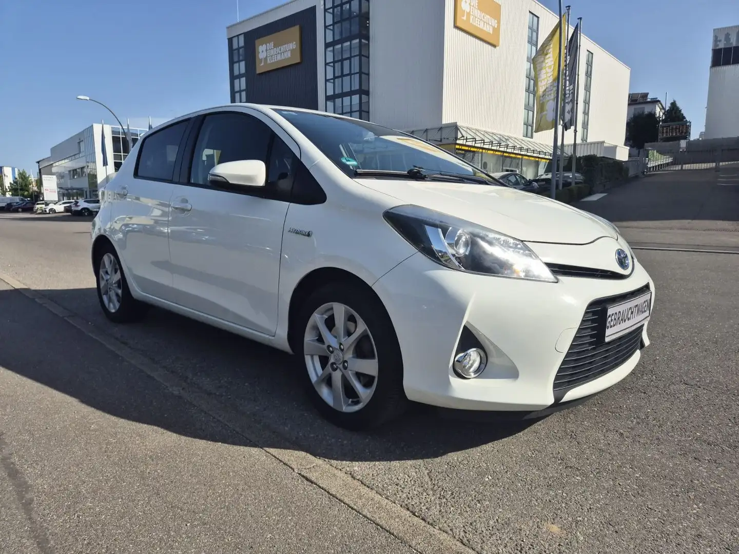 Toyota Yaris Hybrid 1,5 Club Weiß - 1