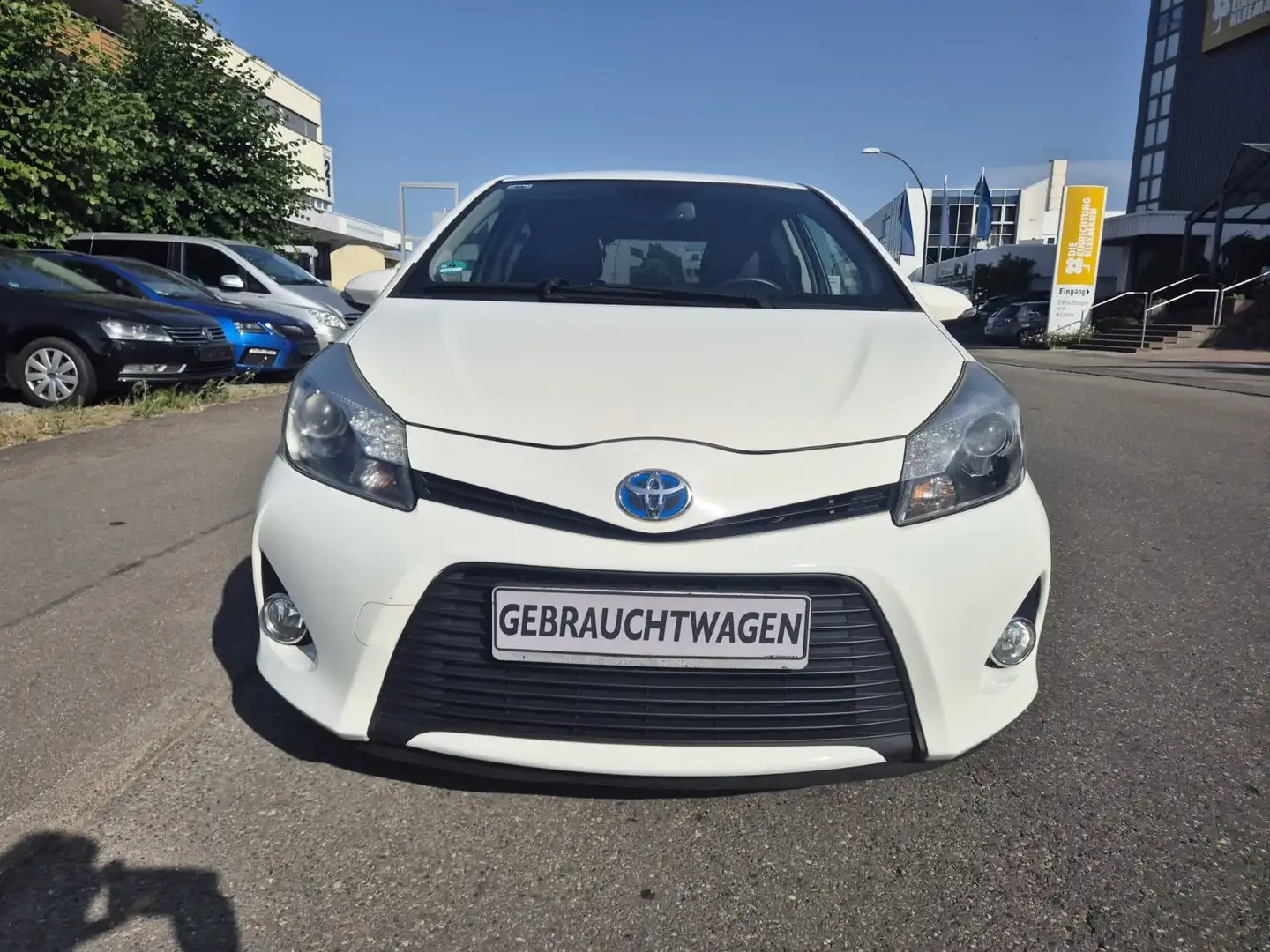 Toyota Yaris Hybrid 1,5 Club Weiß - 2