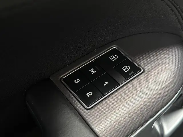 Land Rover Range Rover Sport view 15