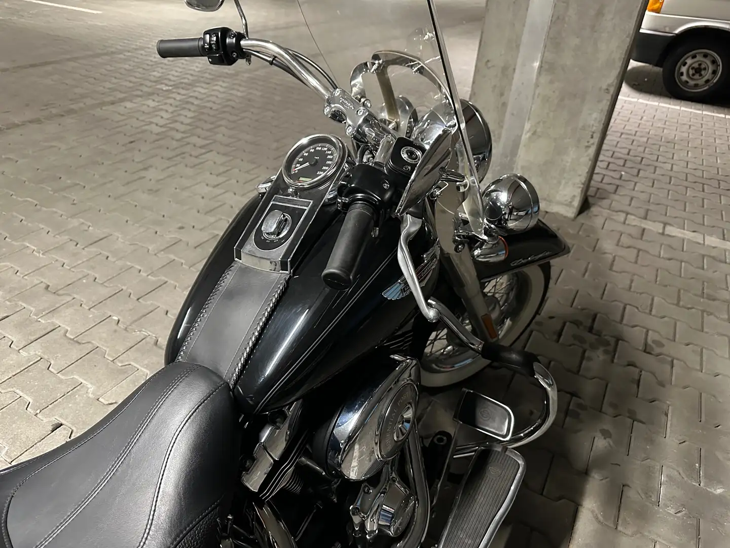 Harley-Davidson Deluxe Negro - 2