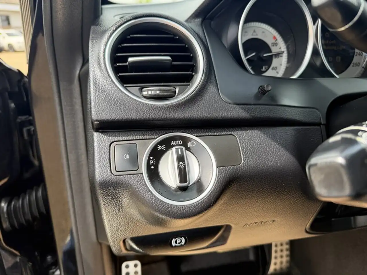 Mercedes-Benz C-Class photo Mercedes-Benz C-Class